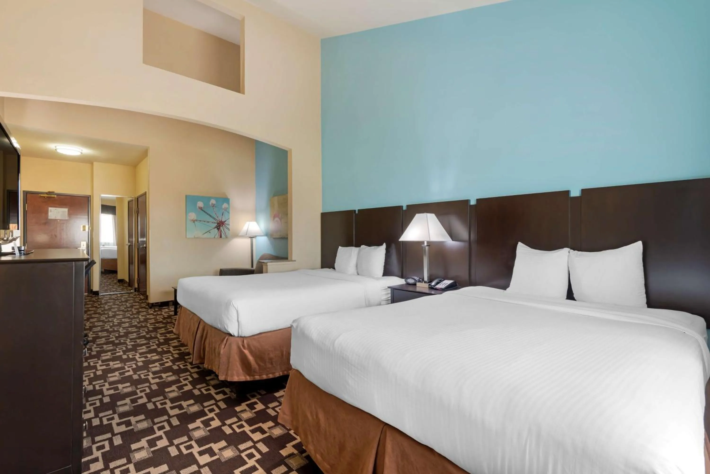 Bedroom, Bed in Best Western Plus Arlington North Hotel & Suites