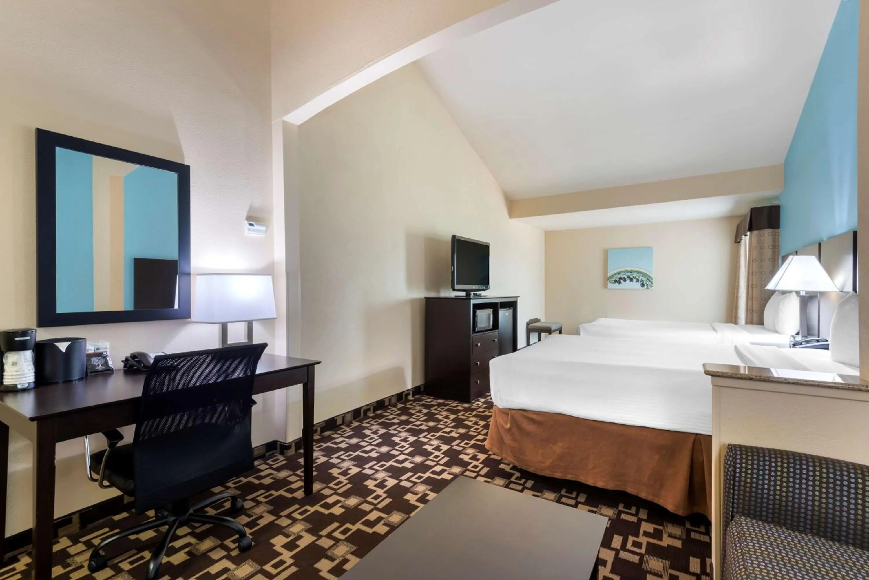 Bedroom, Bed in Best Western Plus Arlington North Hotel & Suites