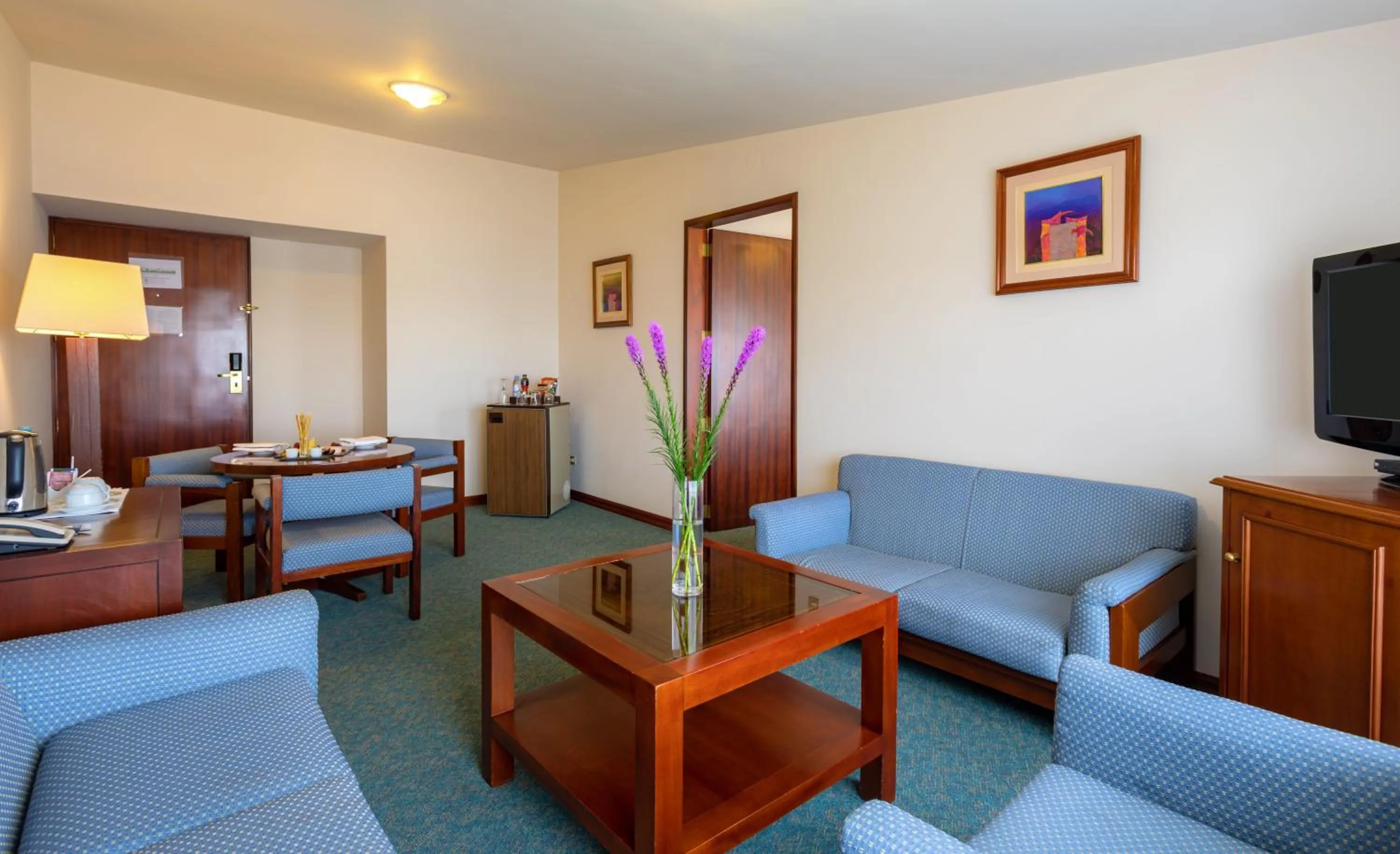 Living room in GHL Hotel Lago Titicaca