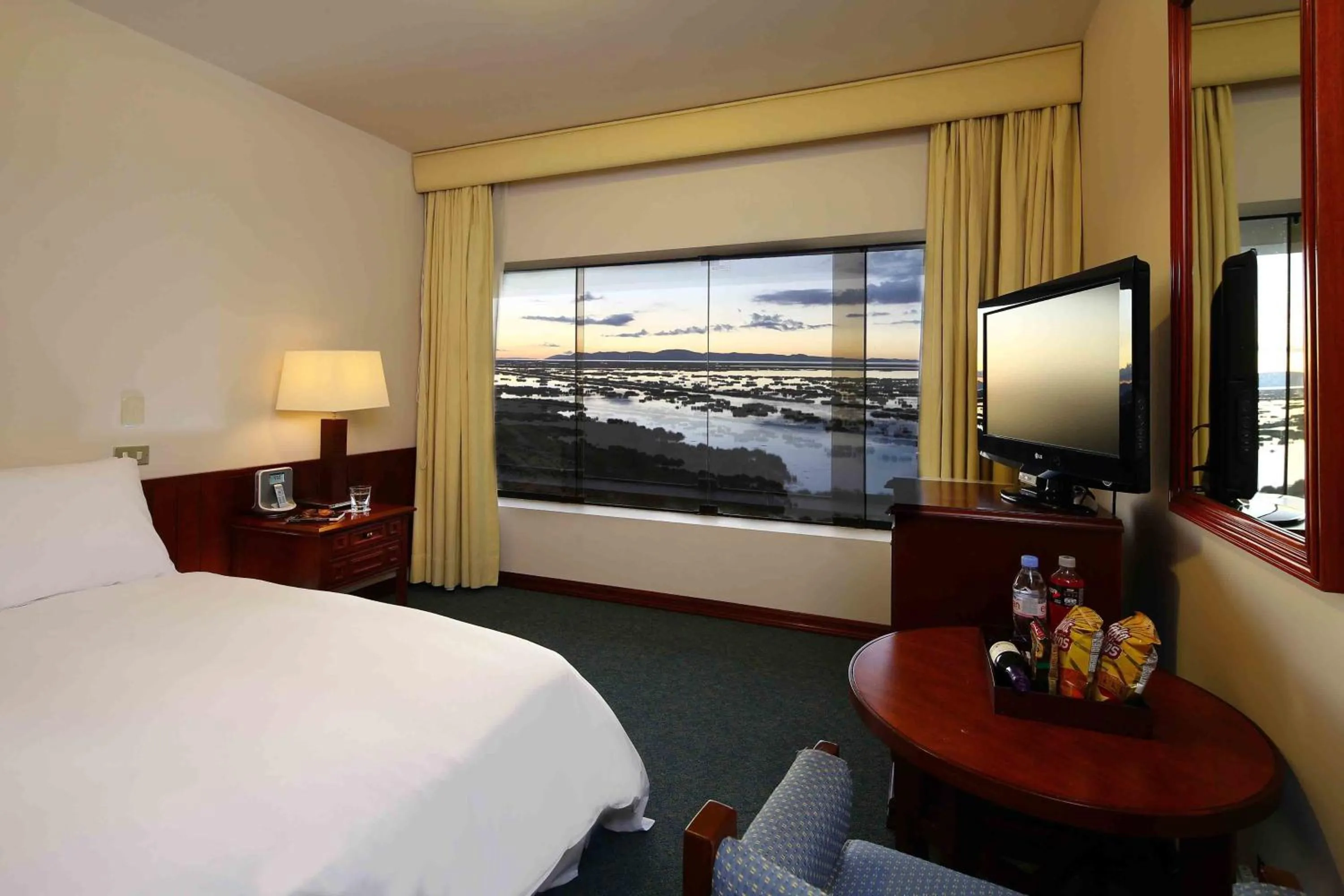 Photo of the whole room, Bed in GHL Hotel Lago Titicaca