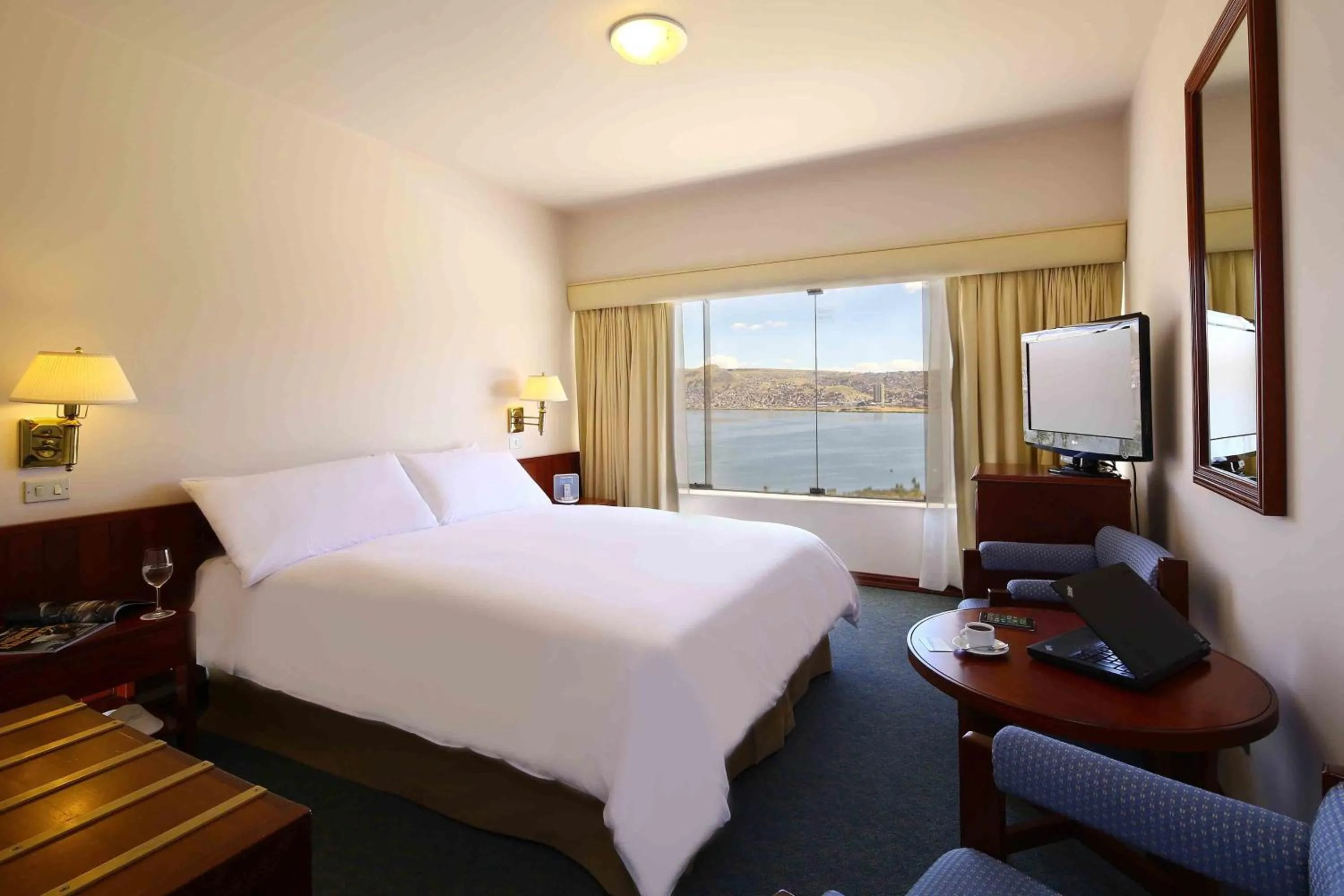 Lake view, Bed in GHL Hotel Lago Titicaca