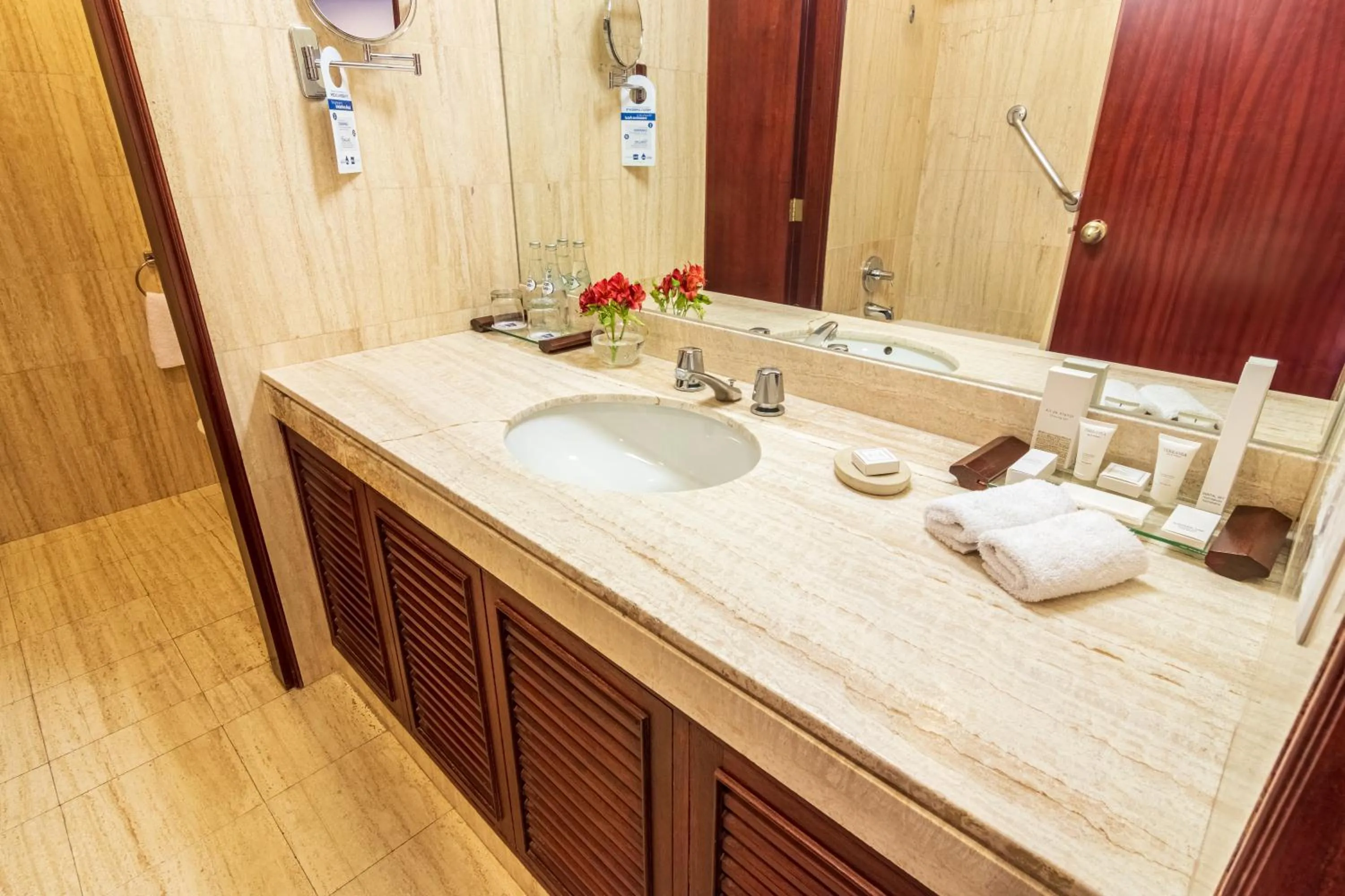 Bathroom in GHL Hotel Lago Titicaca