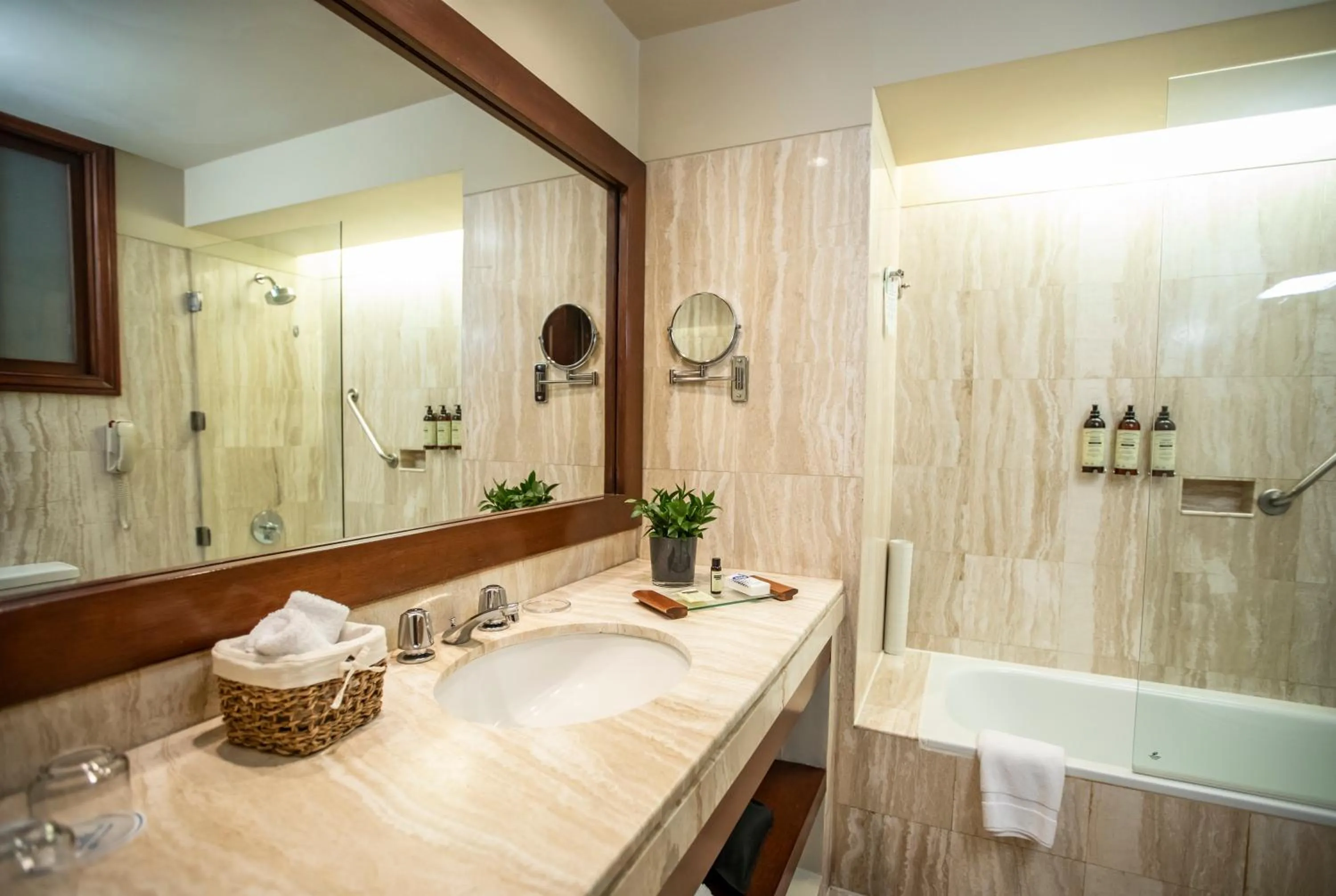 Bathroom in Wyndham Costa del Sol Arequipa