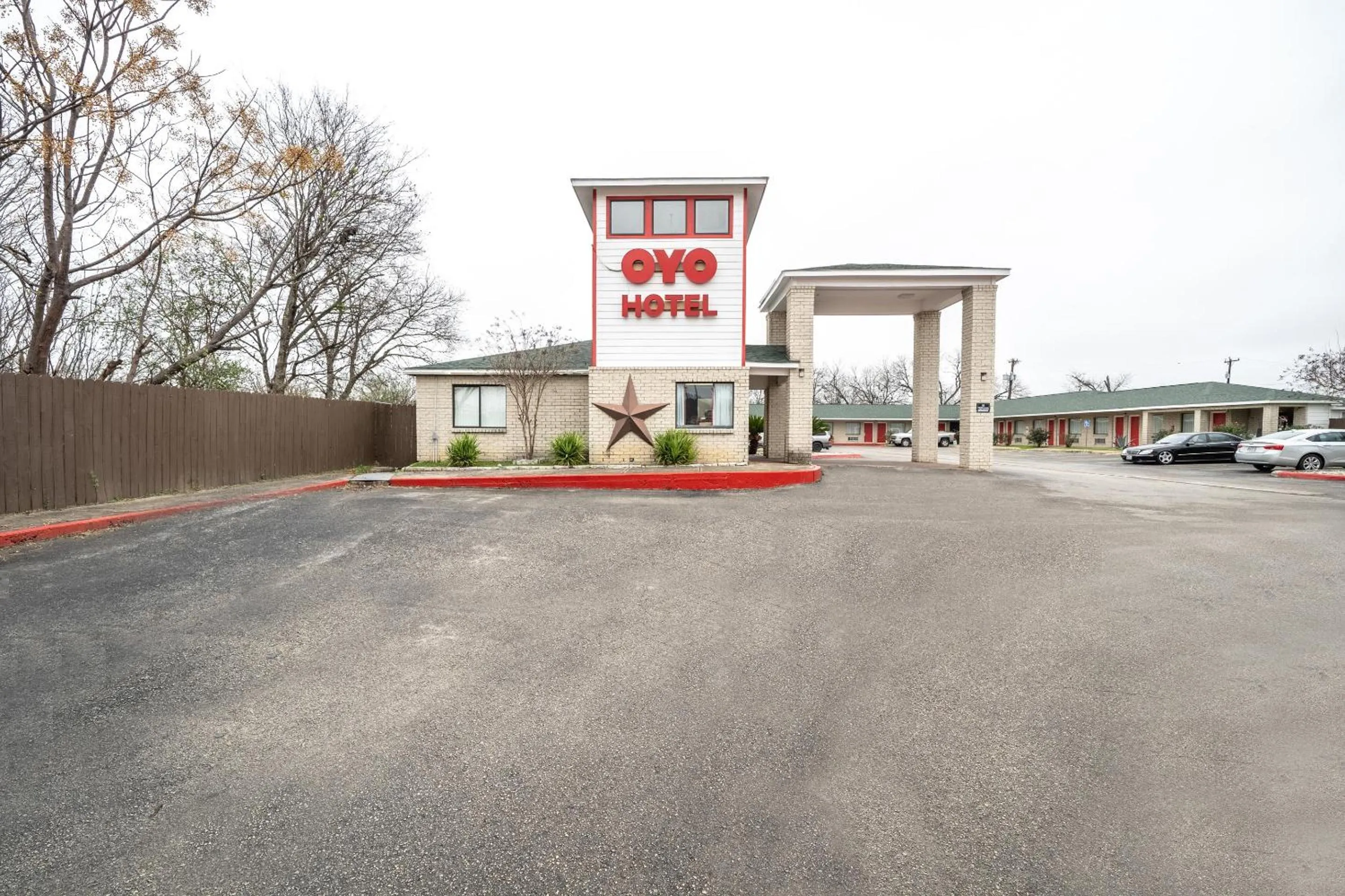 Facade/entrance in OYO Hotel San Antonio near AT&T Center
