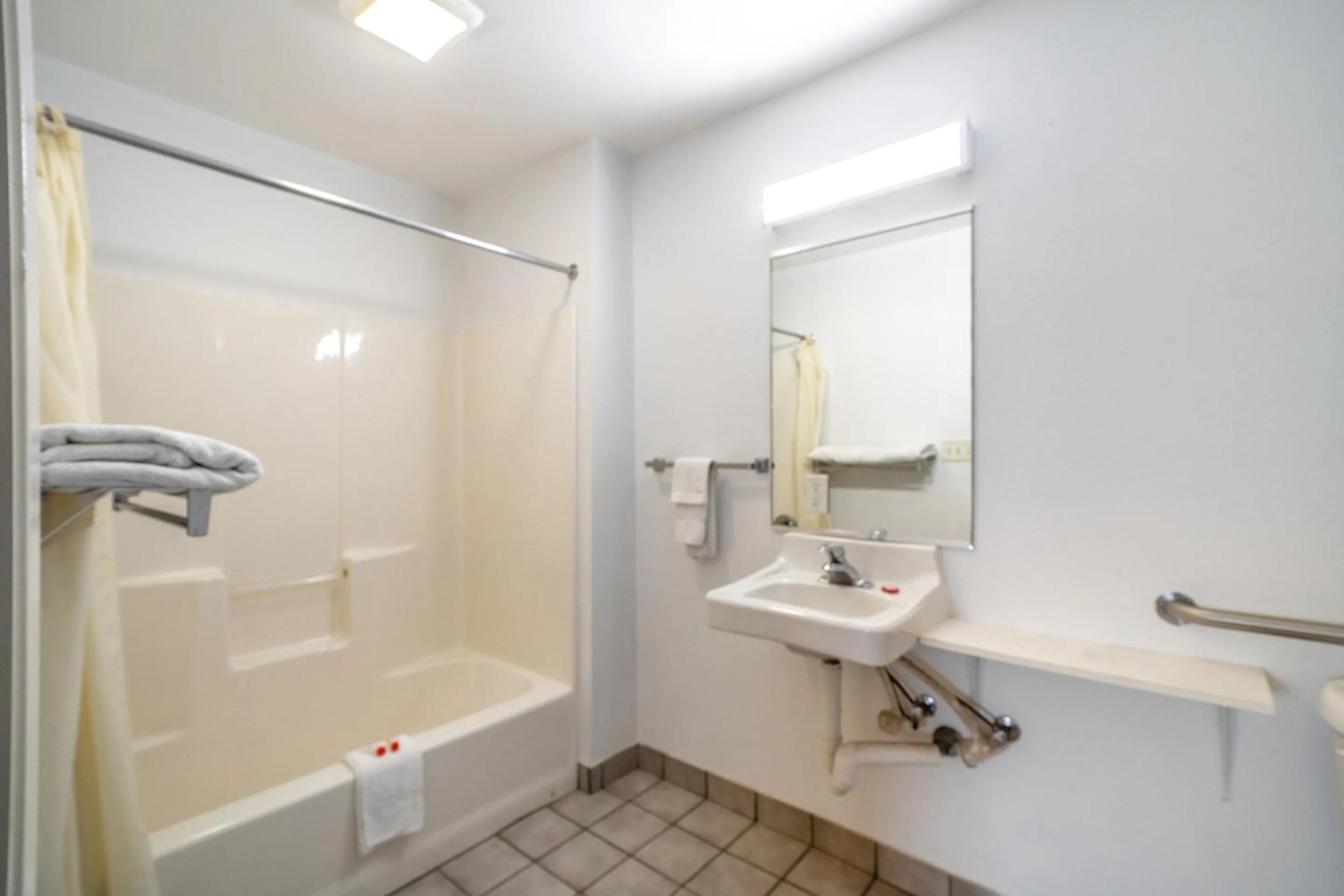 Bathroom in OYO Hotel San Antonio near AT&T Center