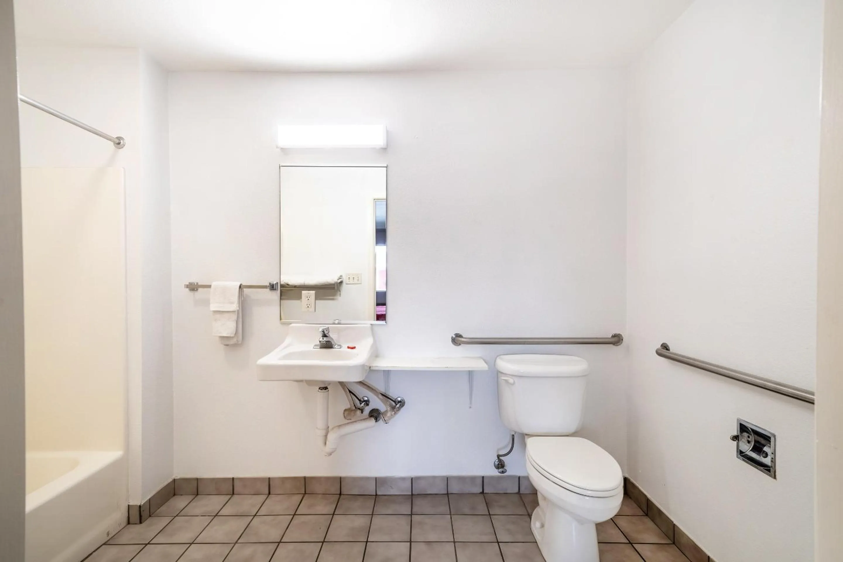 Bathroom in OYO Hotel San Antonio near AT&T Center