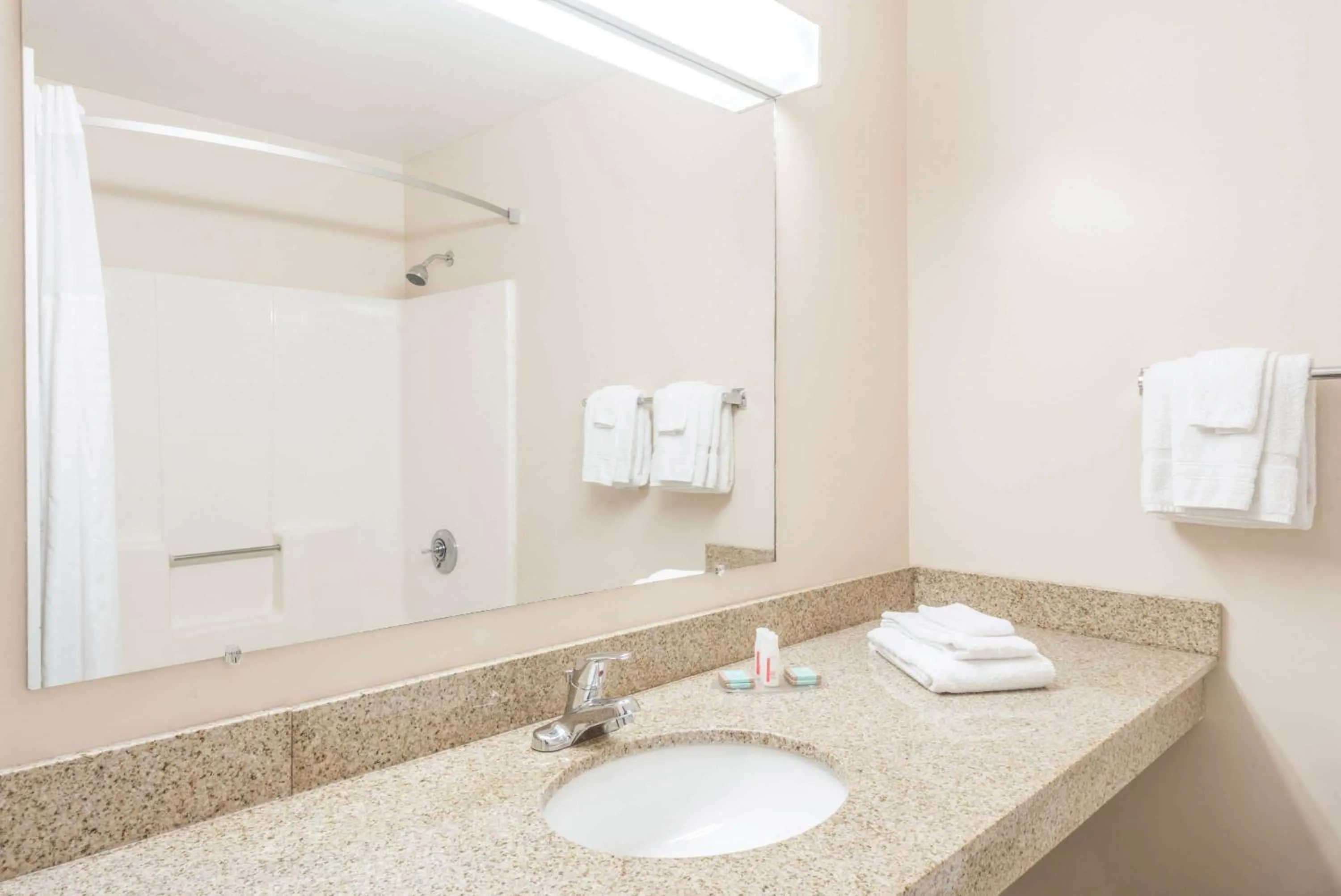 Bathroom in Days Inn by Wyndham Middletown/Newport Area