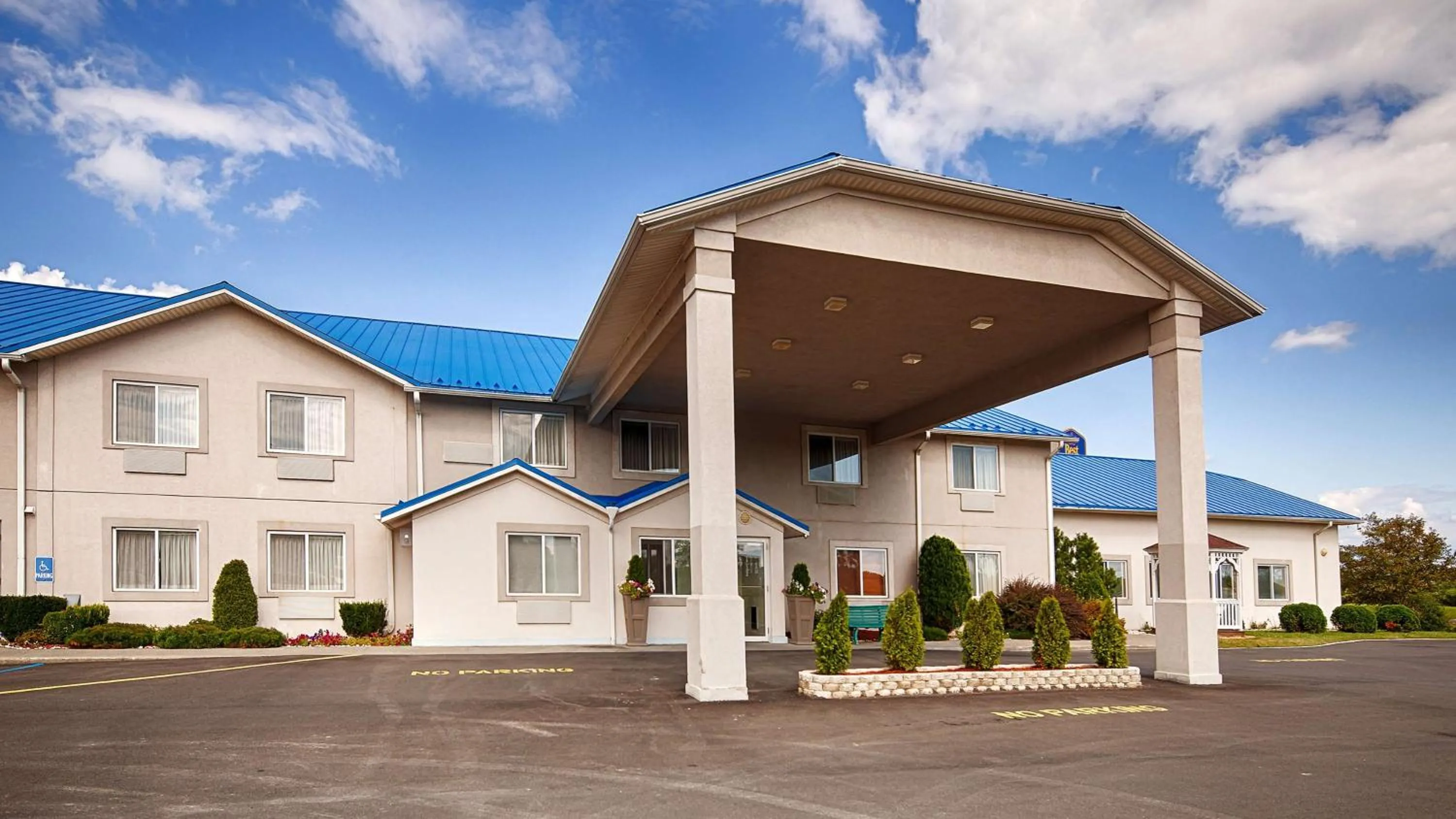Property building in Best Western New Baltimore Inn