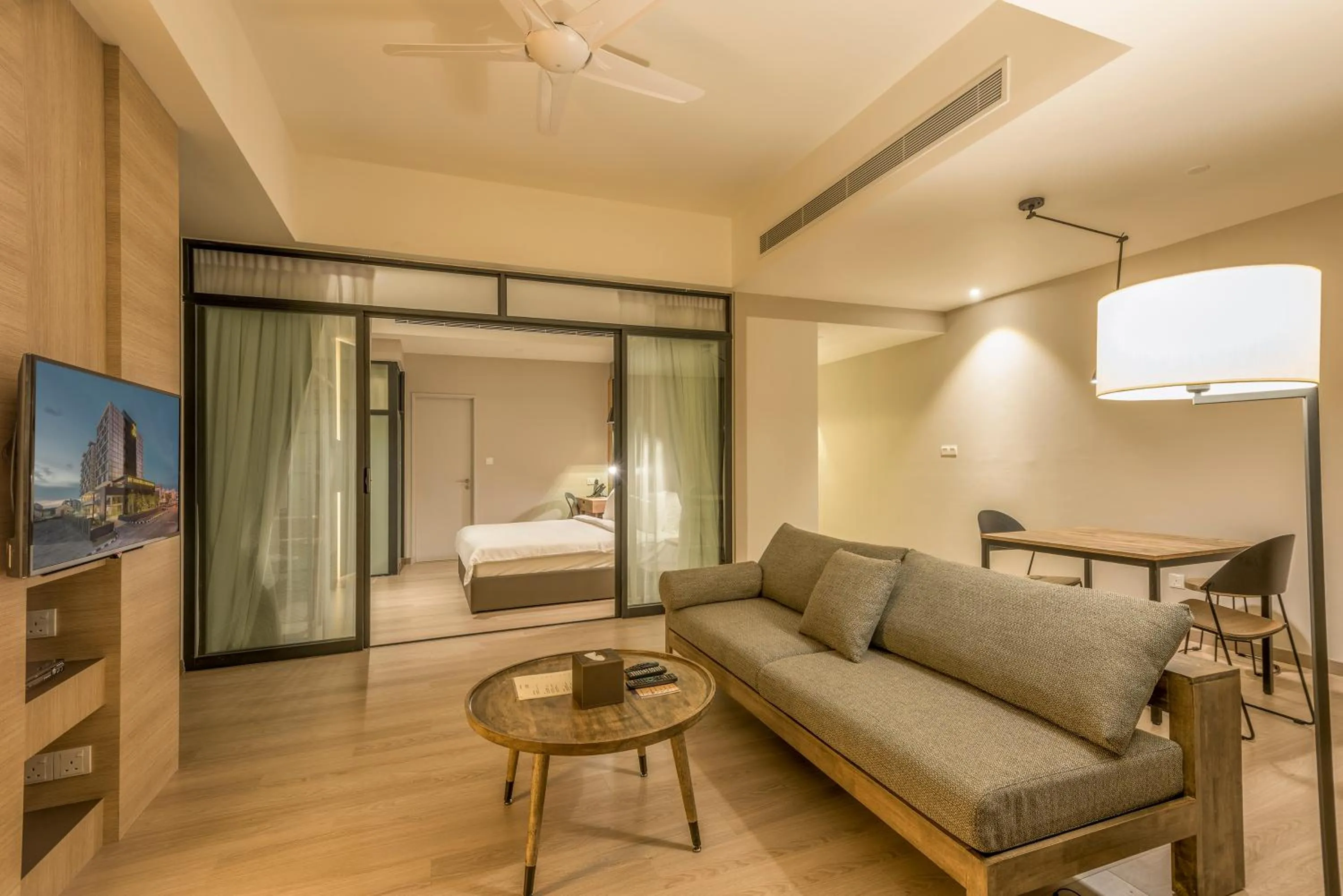 Living room, Bed in Jinhold Hotel & Serviced Apartment