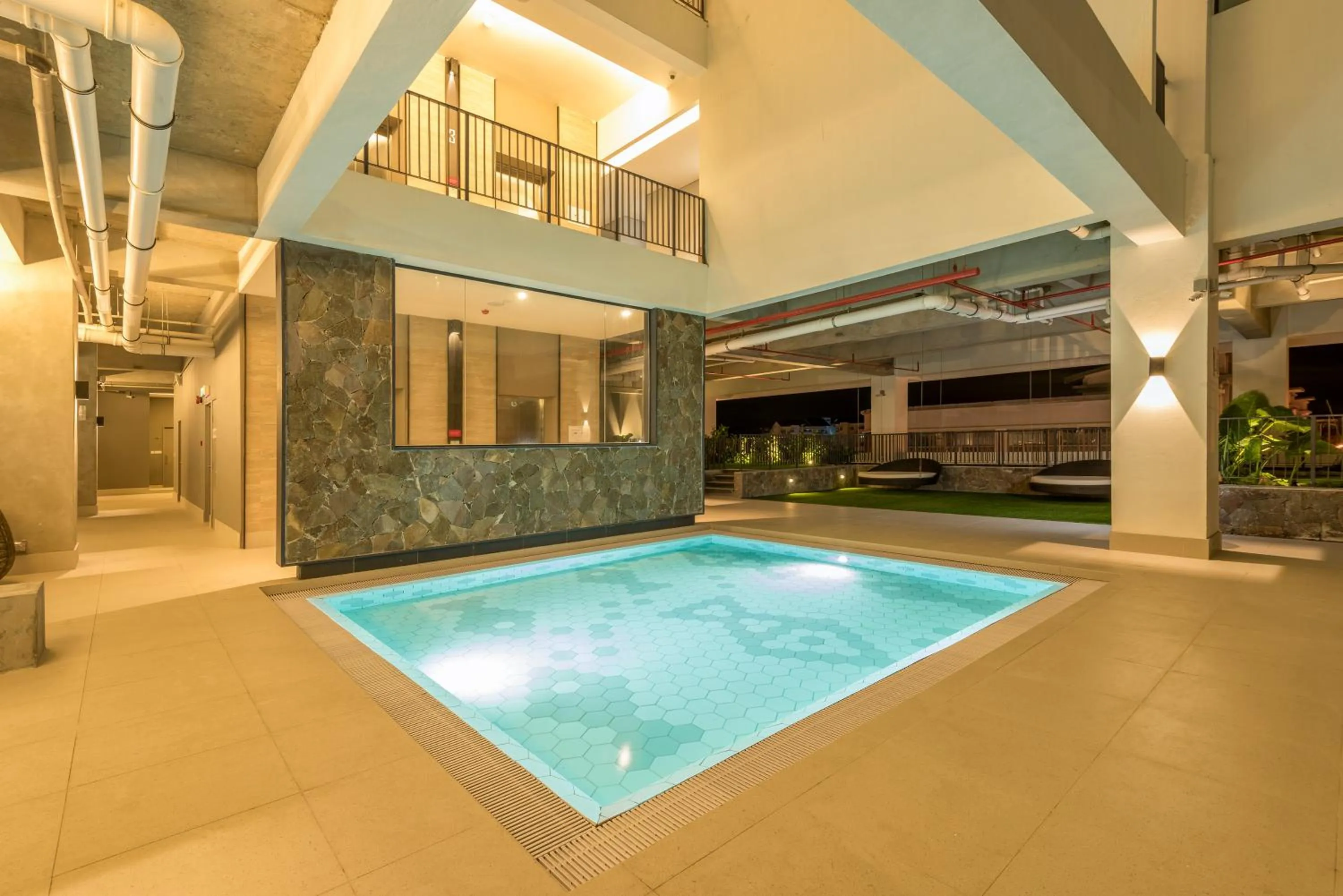 Swimming pool in Jinhold Hotel & Serviced Apartment