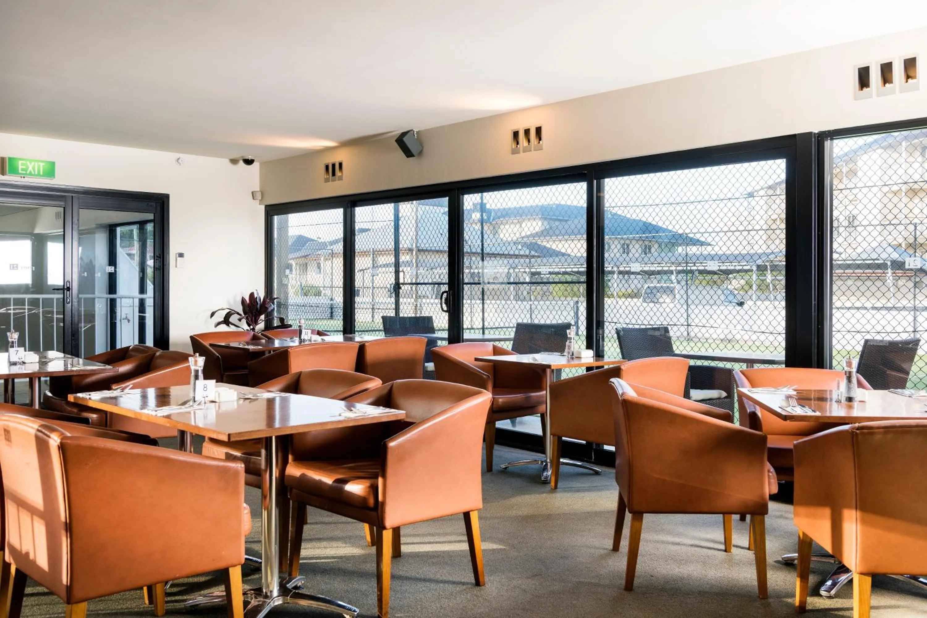 Restaurant/places to eat in Pier 21 Riverside Apartment Hotel