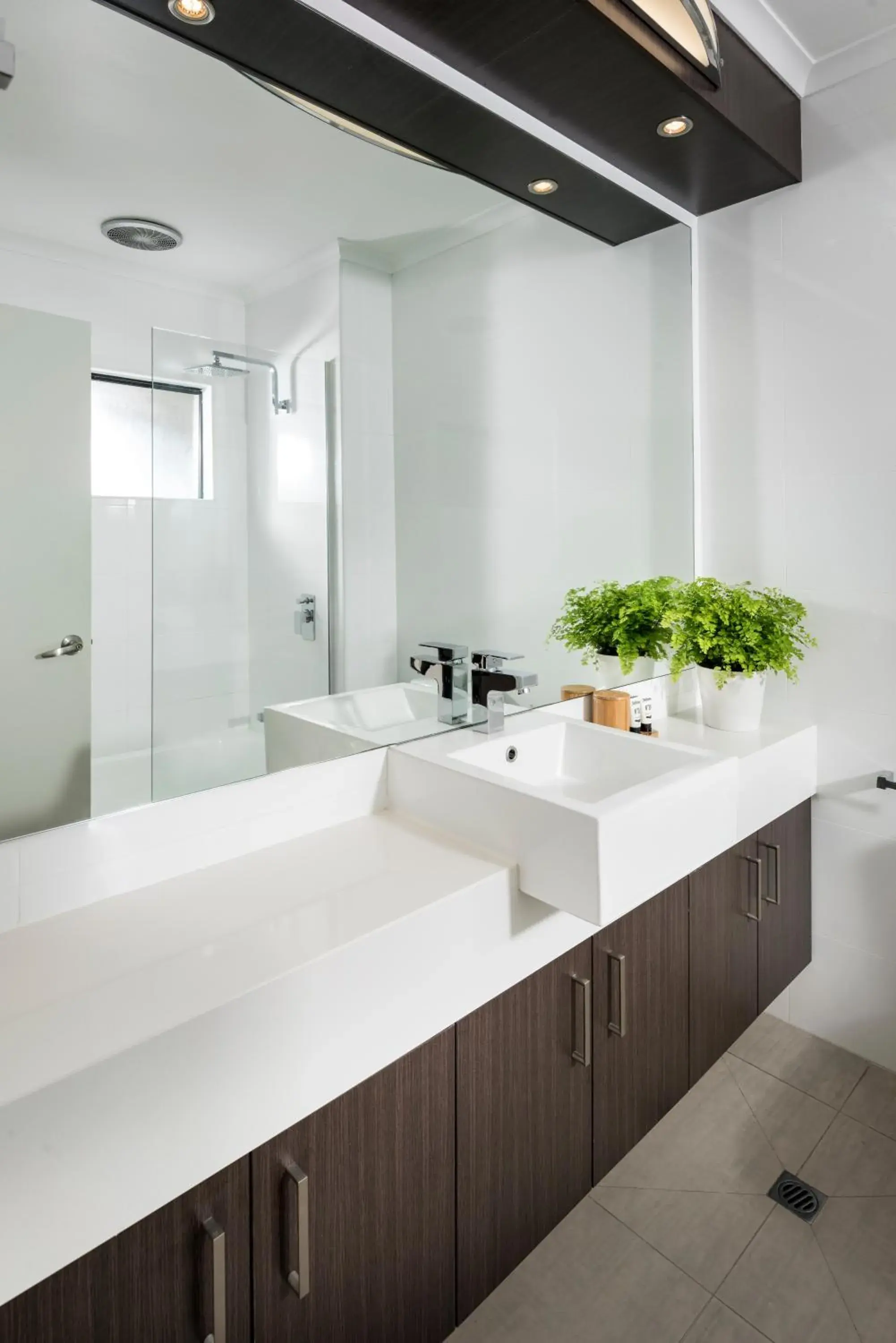 Luxe Two Bedroom Queen & Two Single – Eco Green Stay in Pier 21 Riverside Apartment Hotel Luxe Two Bedroom Queen & Two Single – Eco Green Stay in Pier 21 Riverside Apartment Hotel