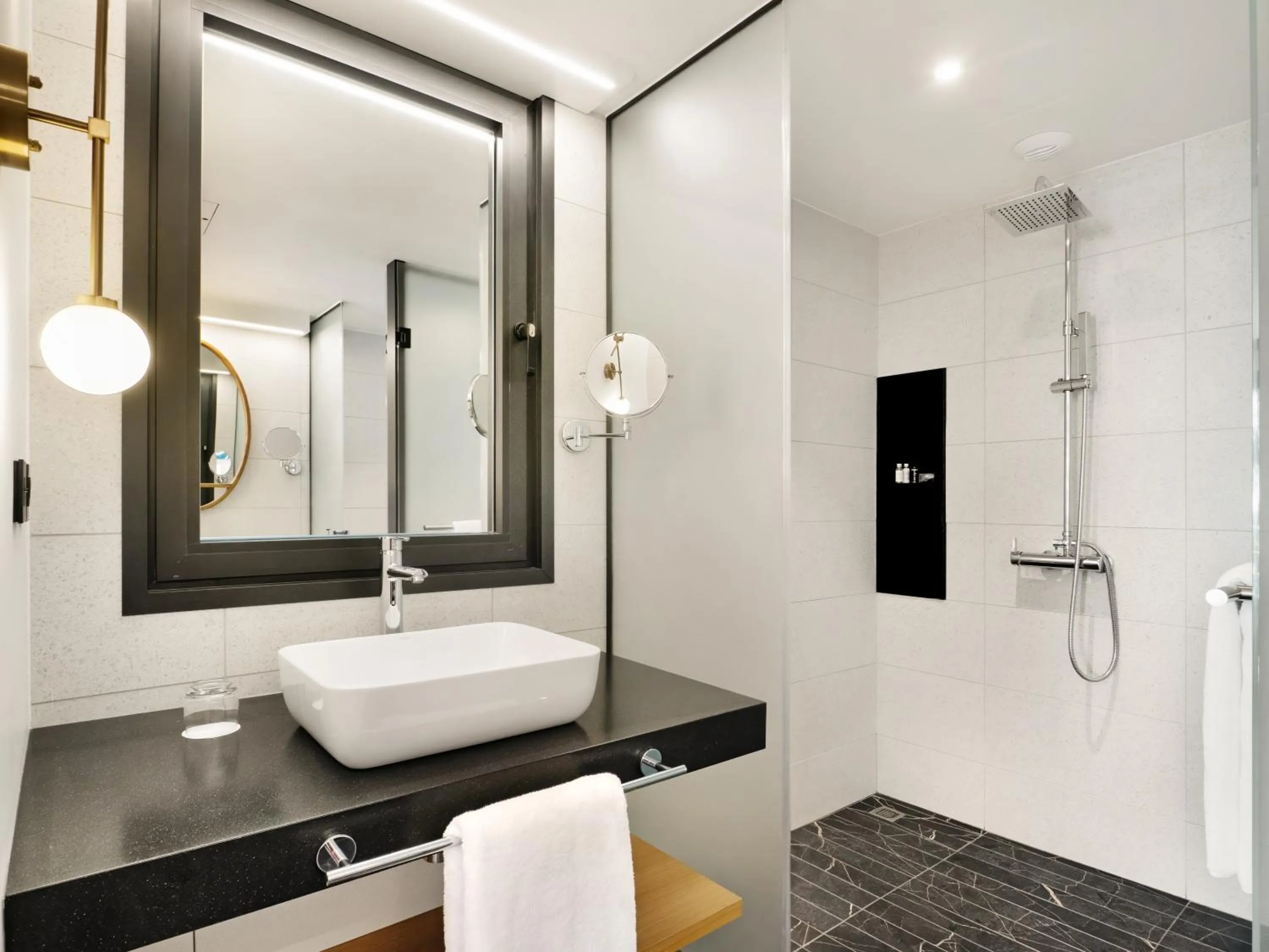 Bathroom in Le Tahiti by Pearl Resorts