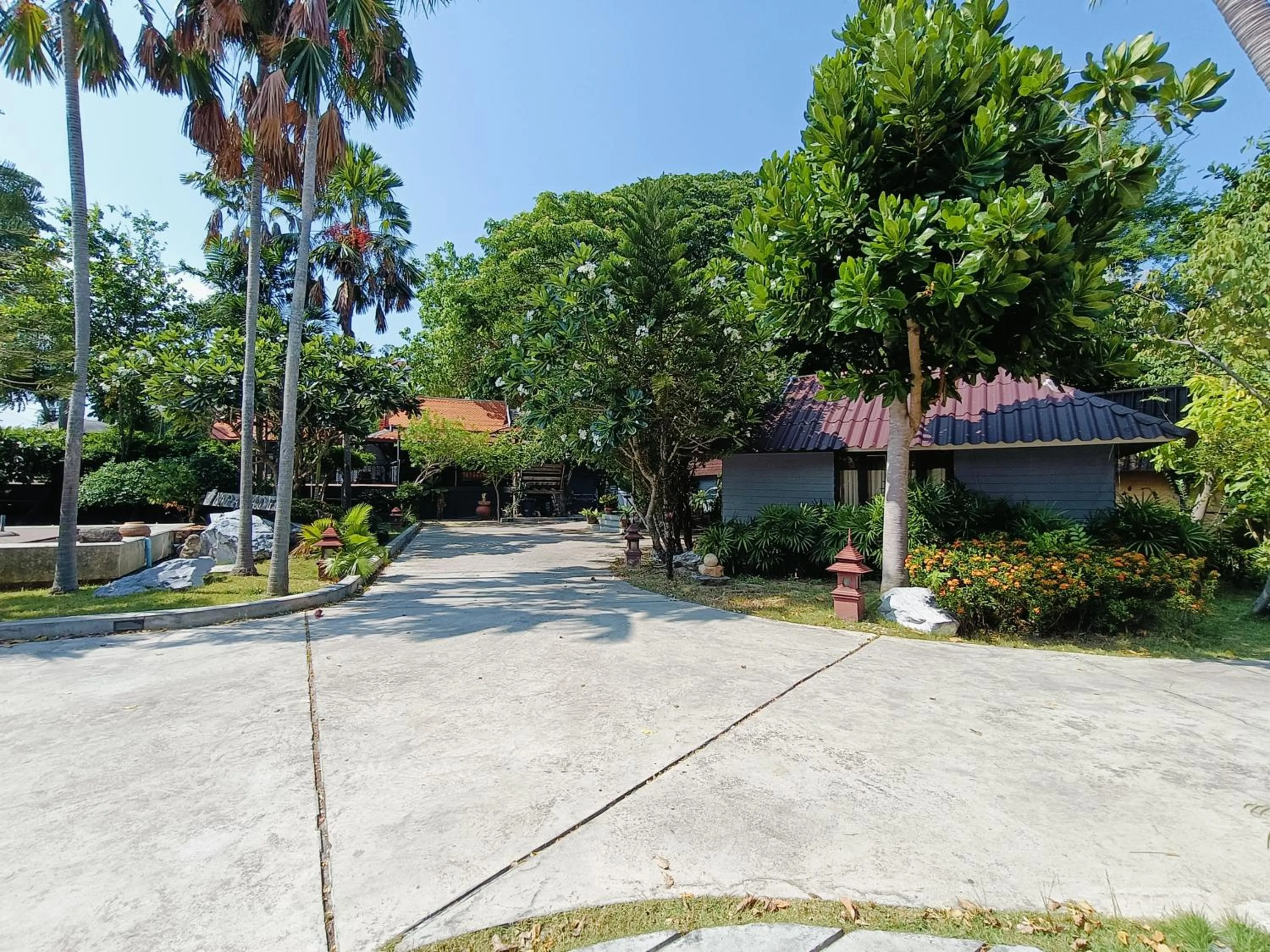 Garden view in Inrawadee Resort