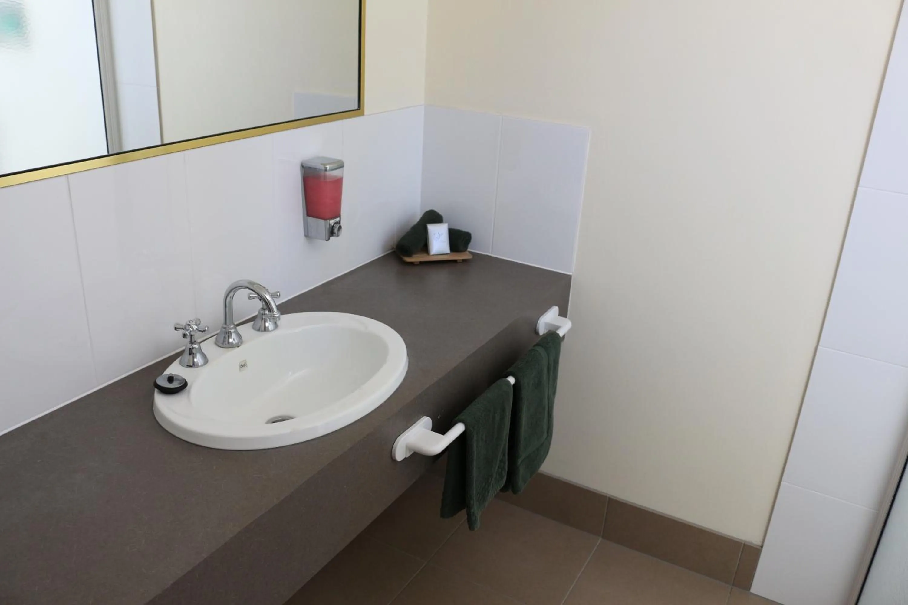 Bathroom in Bendigo Haymarket Motor Inn