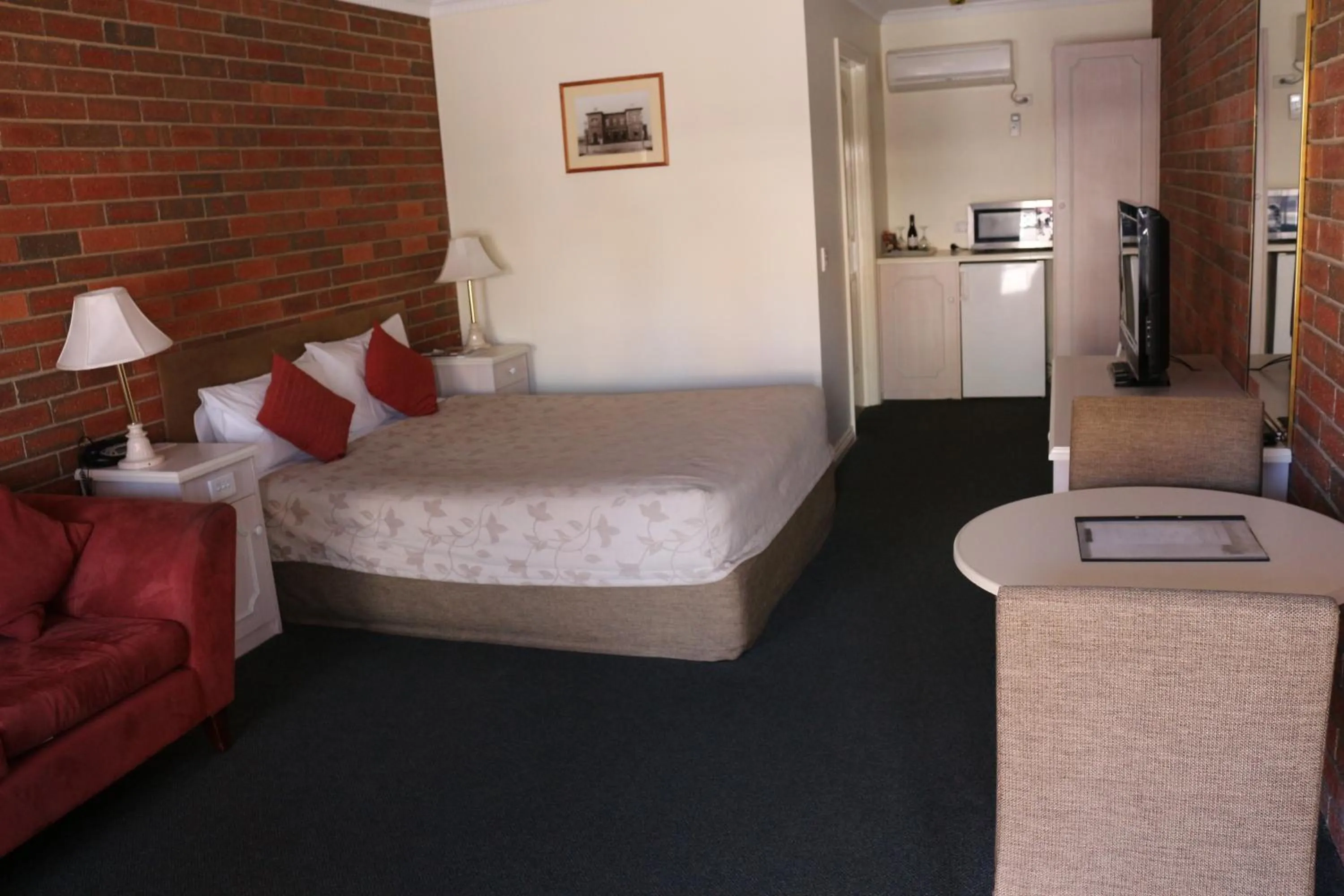 Photo of the whole room, Bed in Bendigo Haymarket Motor Inn