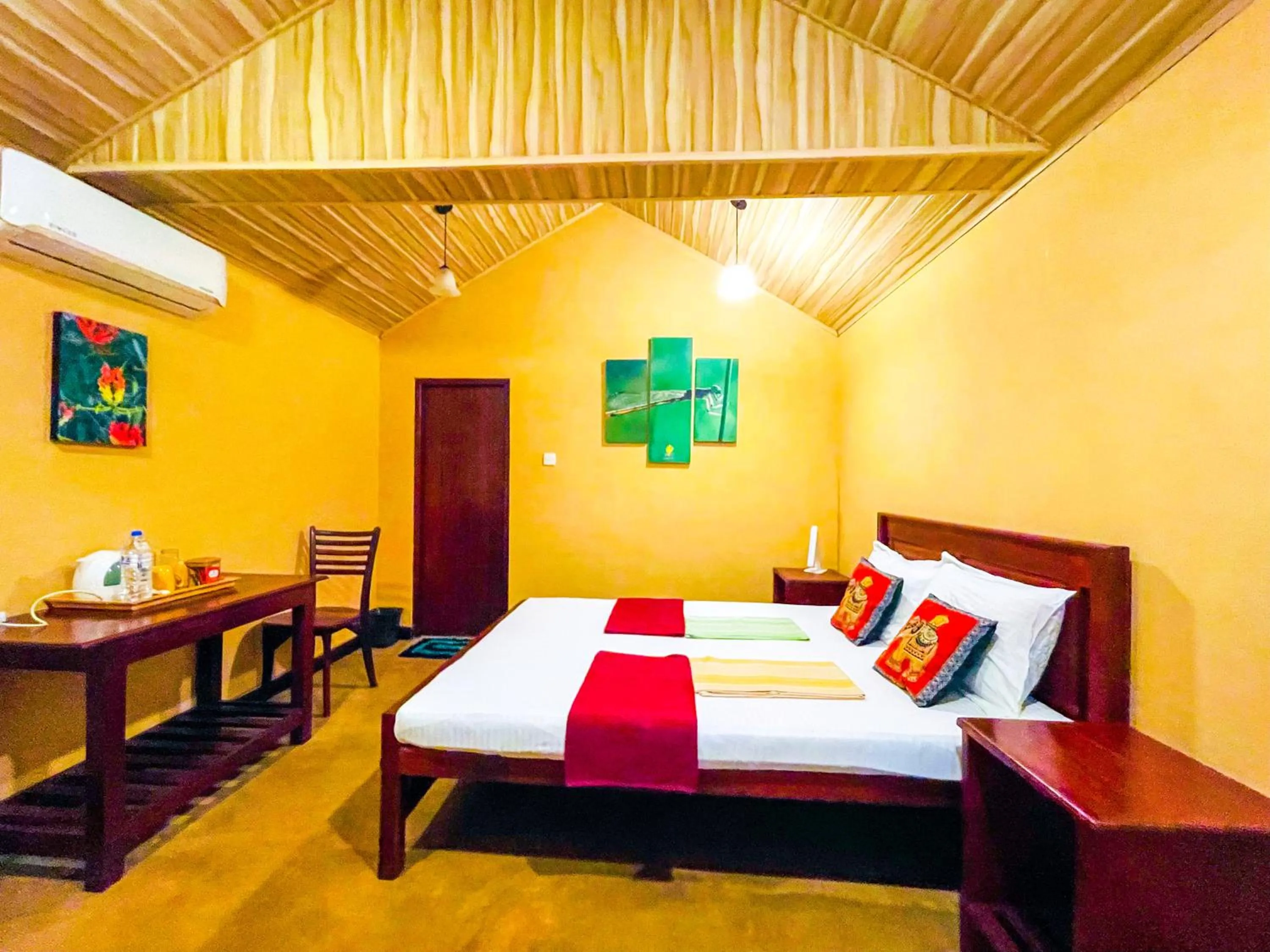 Bed in Hotel Niyagala Lodge Sigiriya