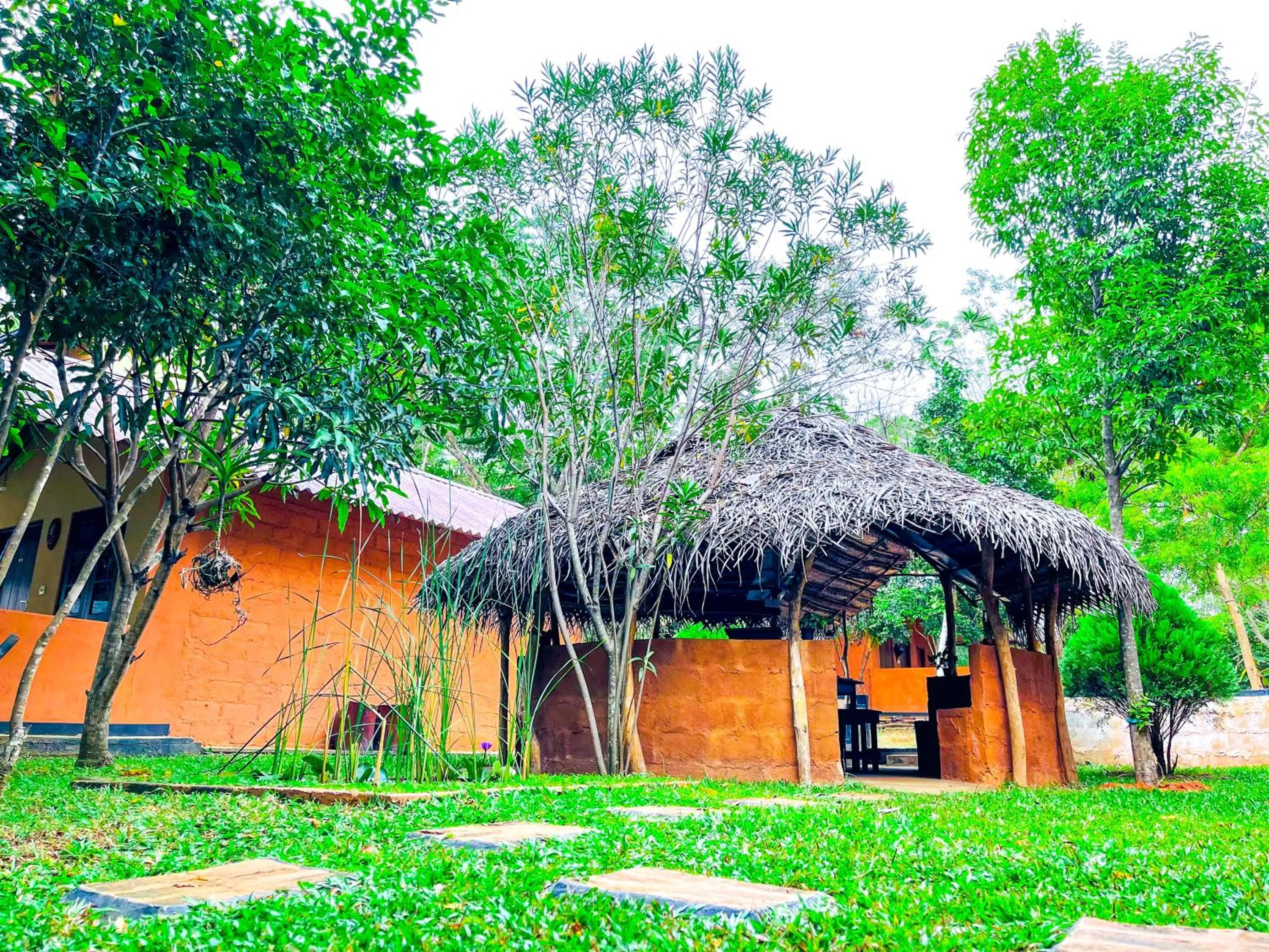 Property building in Hotel Niyagala Lodge Sigiriya