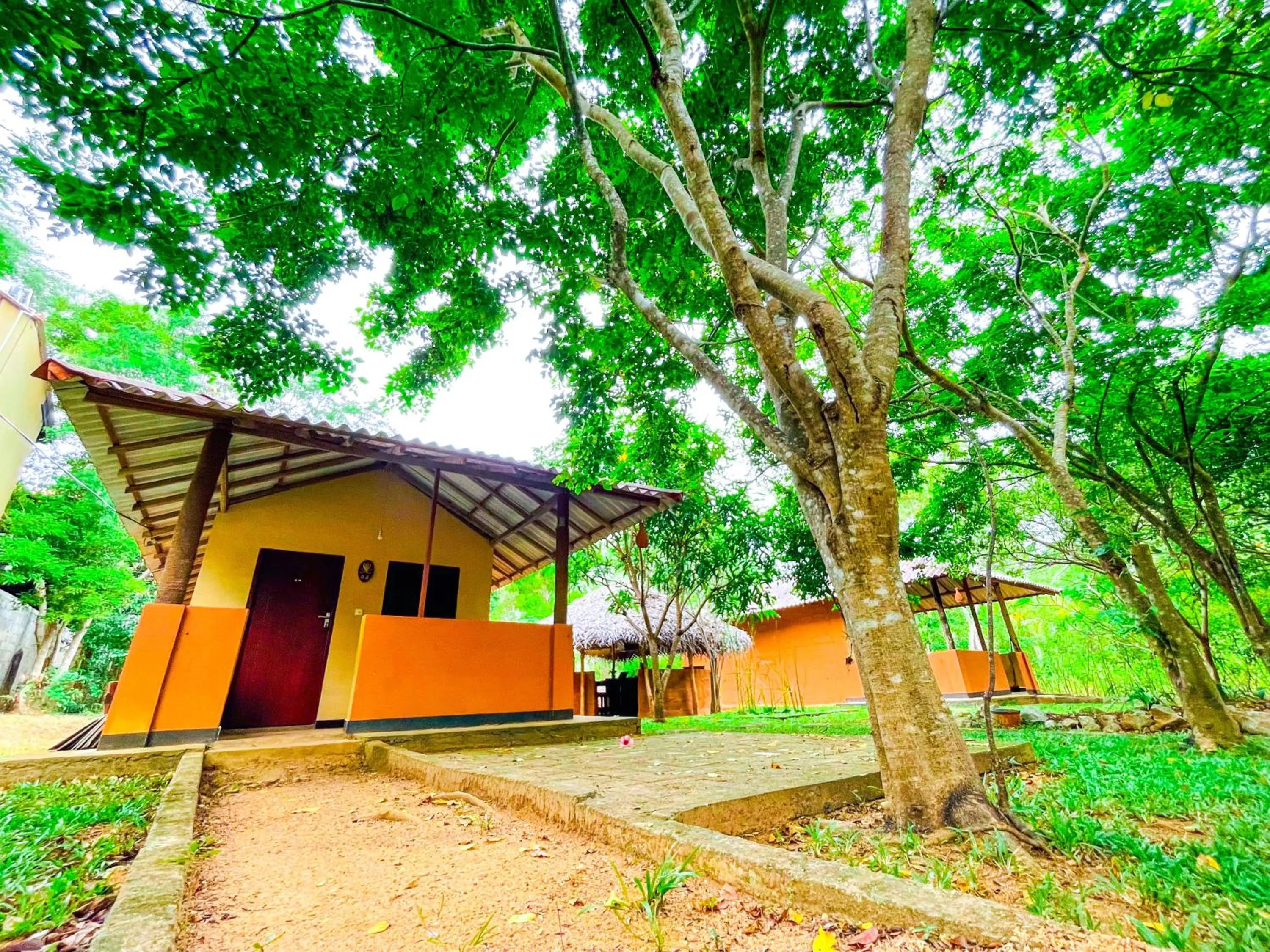Property building in Hotel Niyagala Lodge Sigiriya