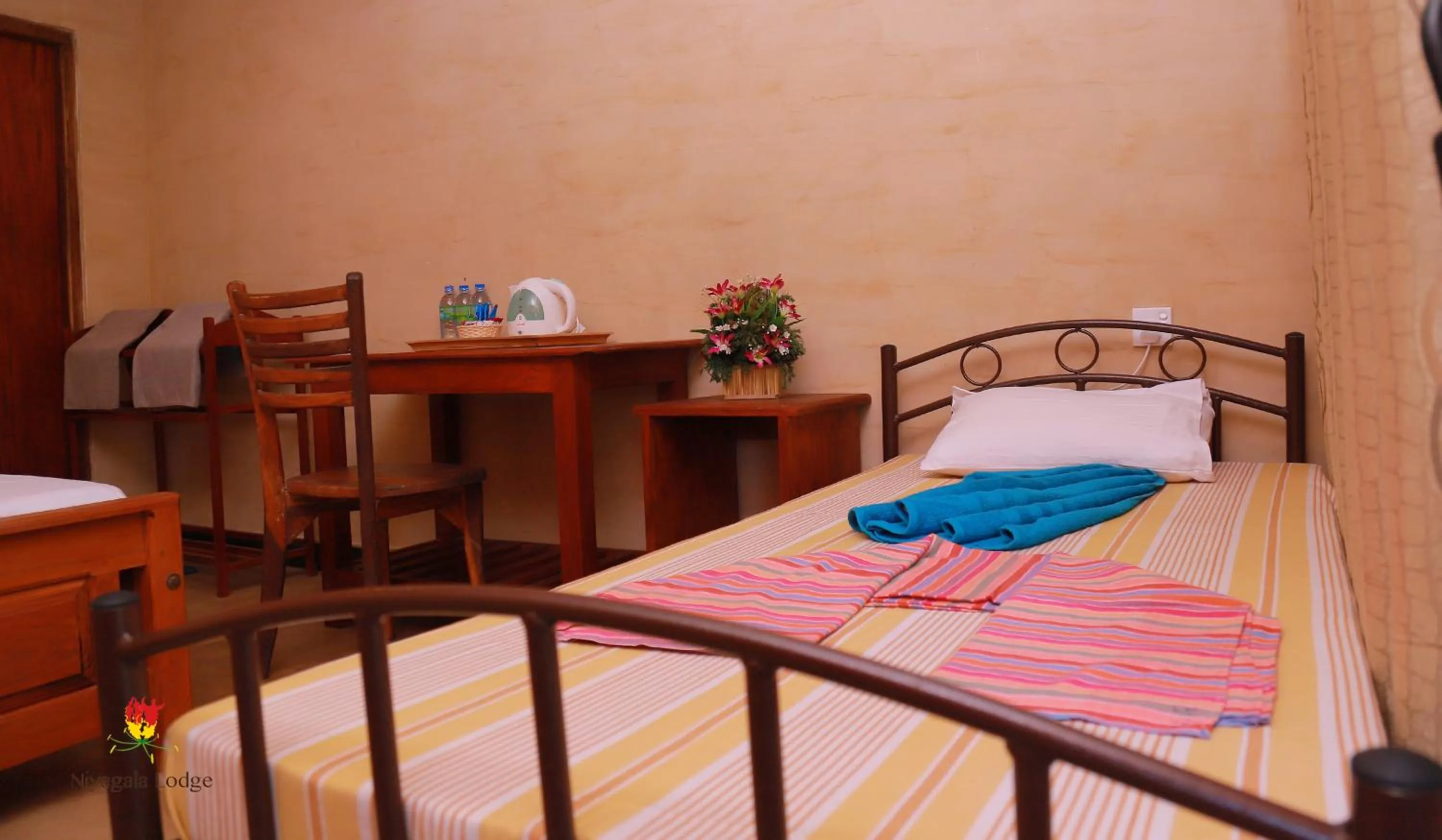 Bed in Hotel Niyagala Lodge Sigiriya
