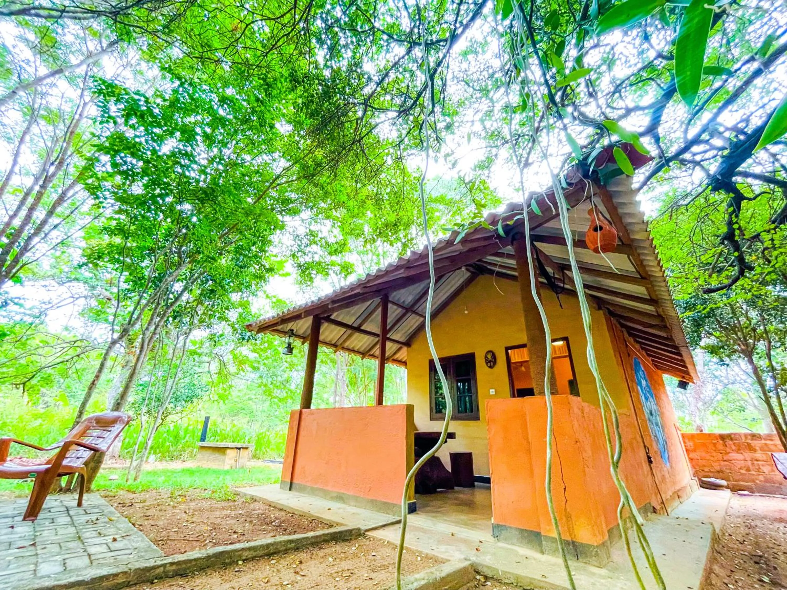 Property building in Hotel Niyagala Lodge Sigiriya