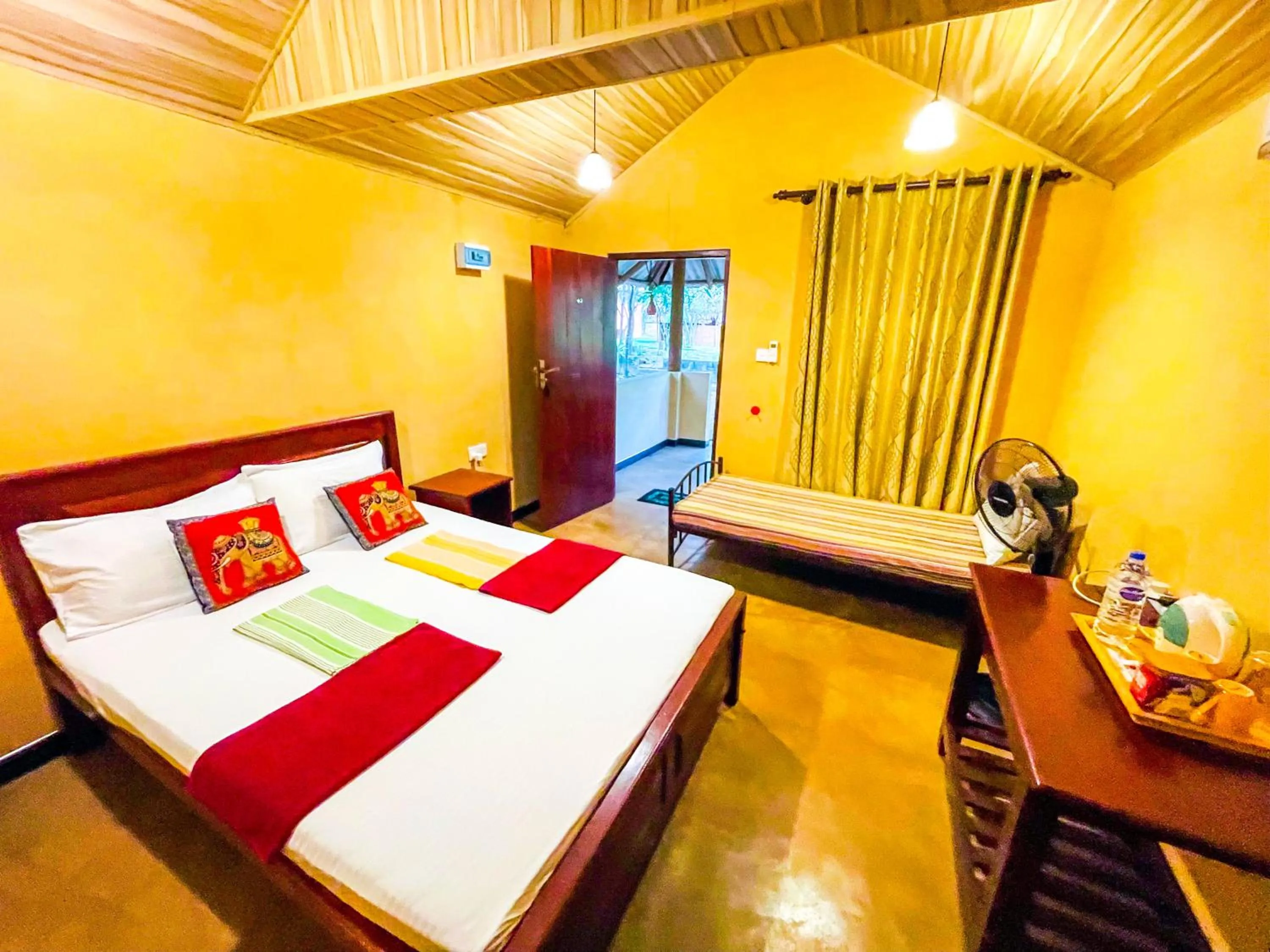 Bed in Hotel Niyagala Lodge Sigiriya