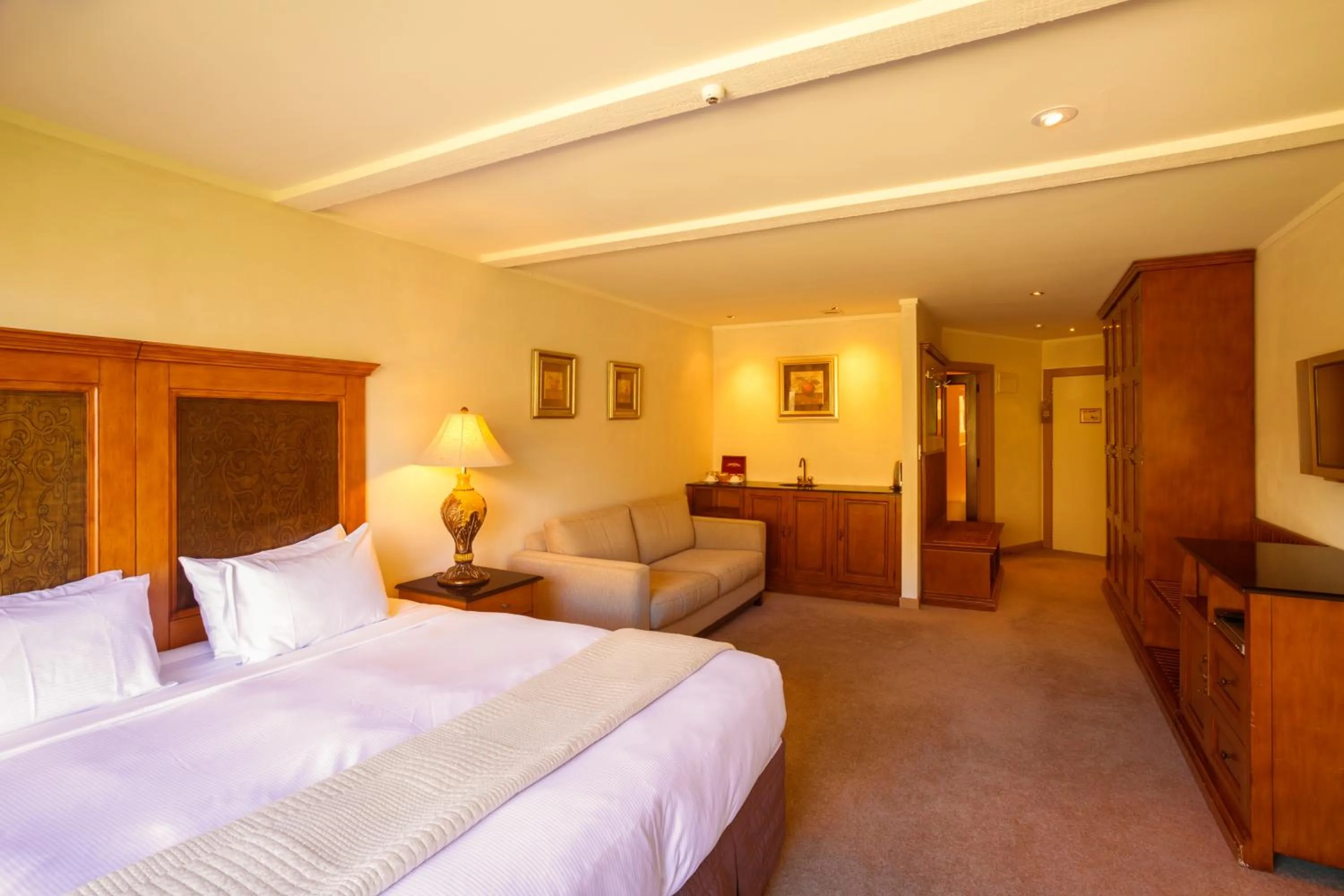 Seating area in Nugget Point Hotel