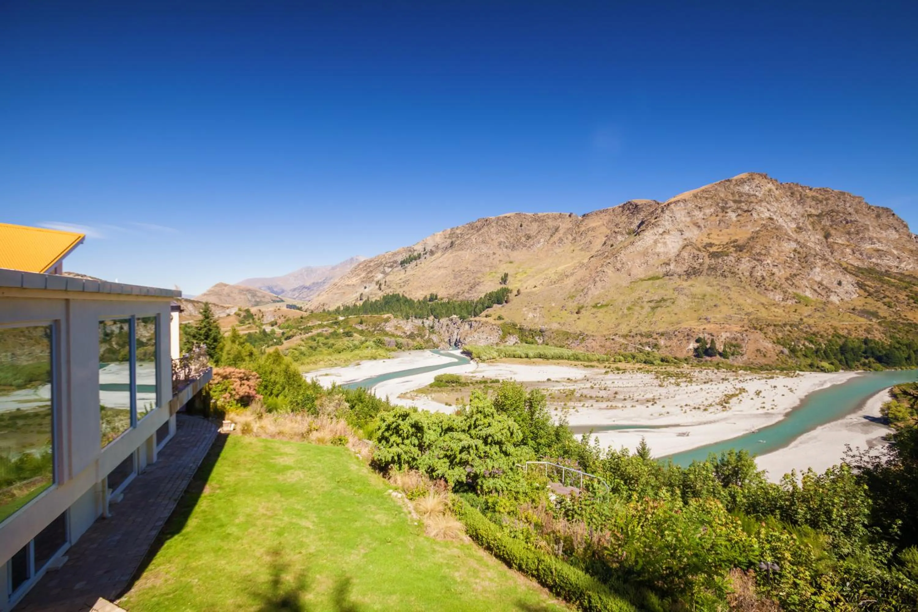 Natural landscape in Nugget Point Hotel