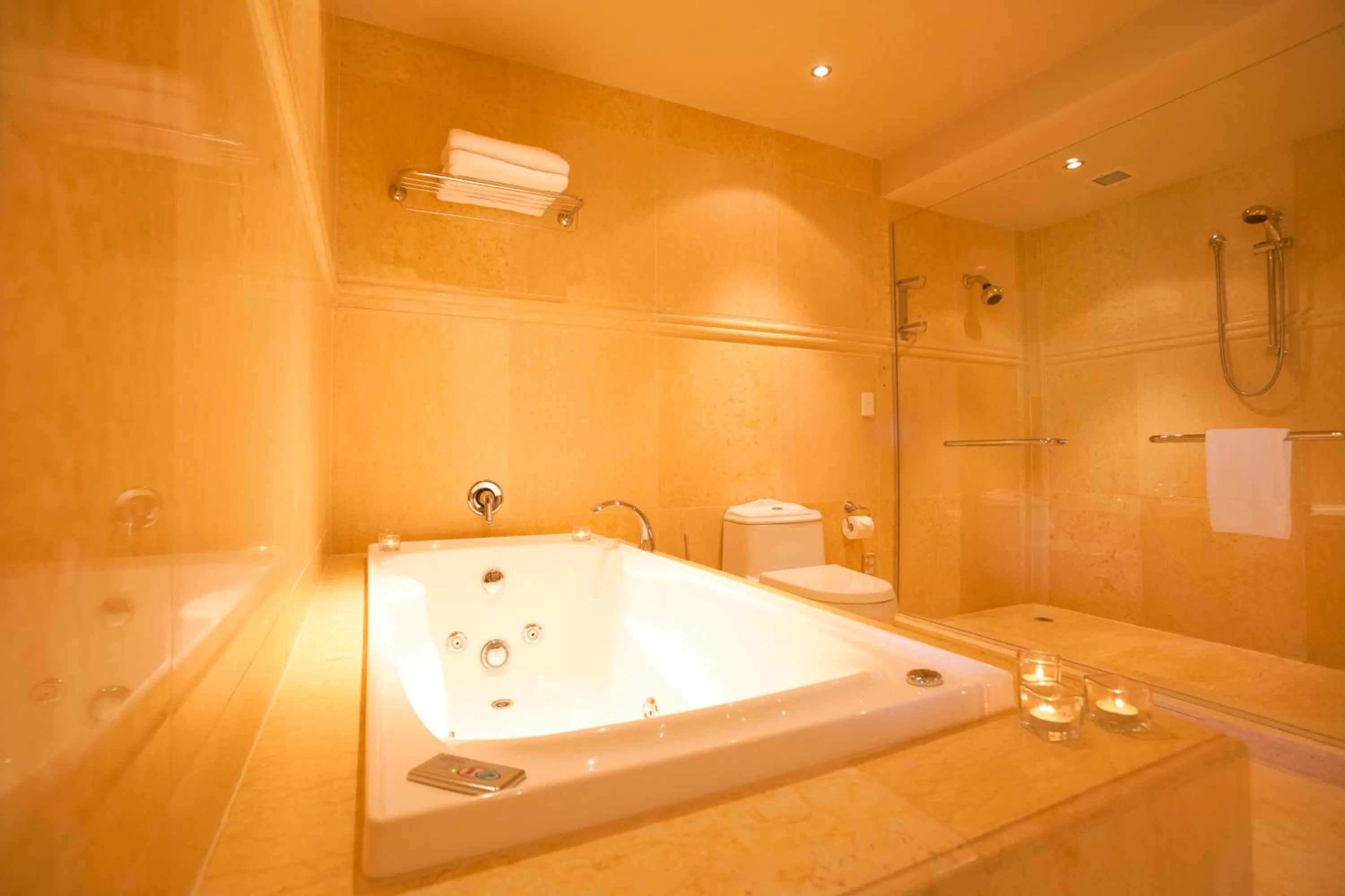 Shower in Nugget Point Hotel