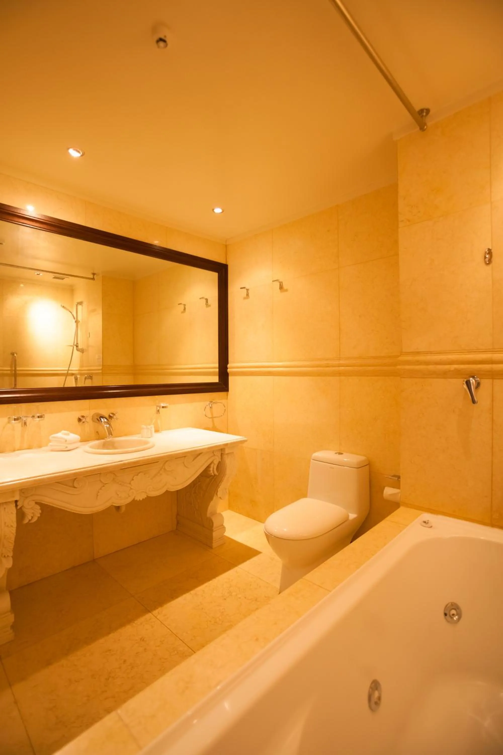 Bathroom in Nugget Point Hotel