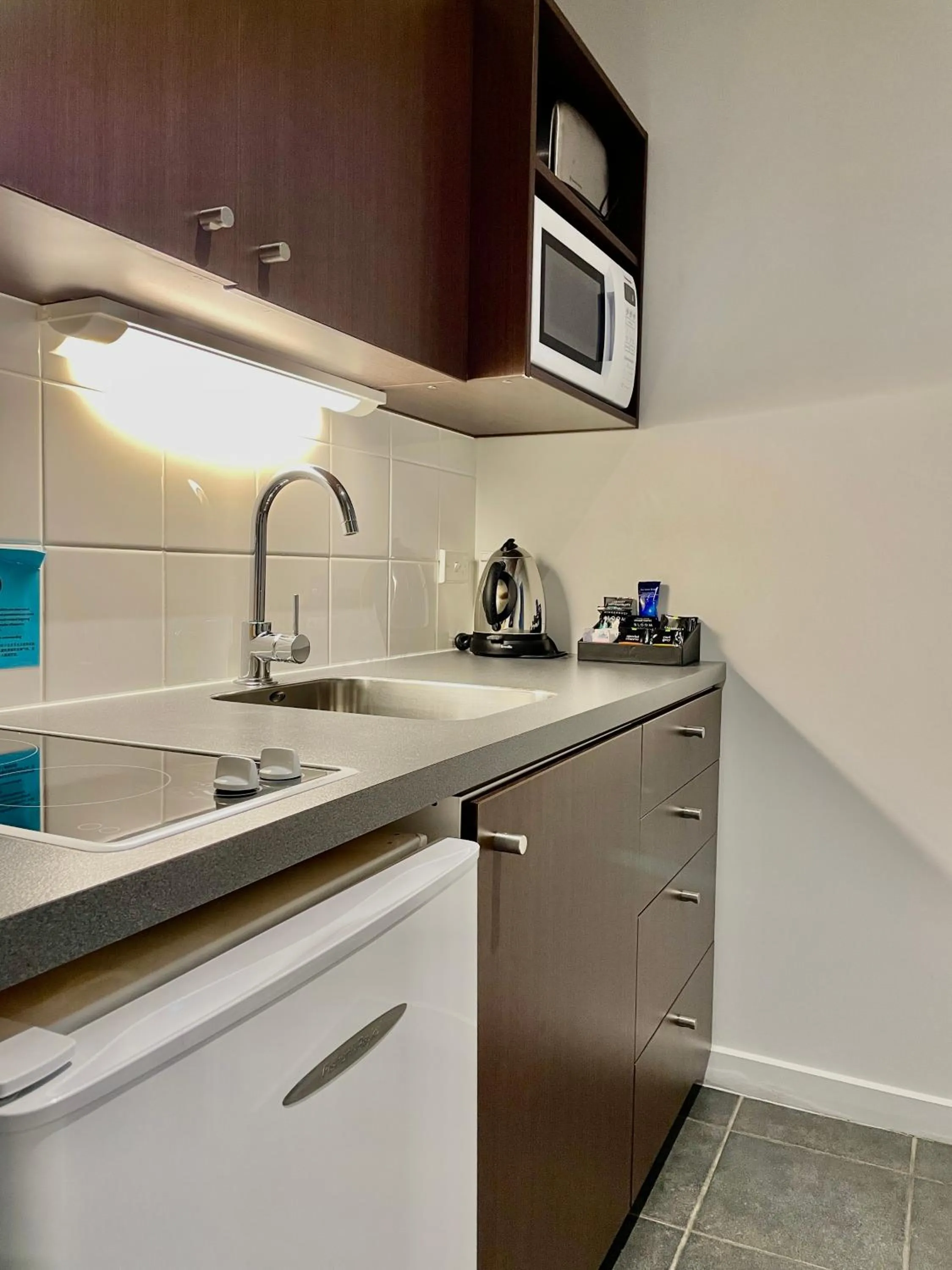 Kitchen or kitchenette in Airport Christchurch Motel