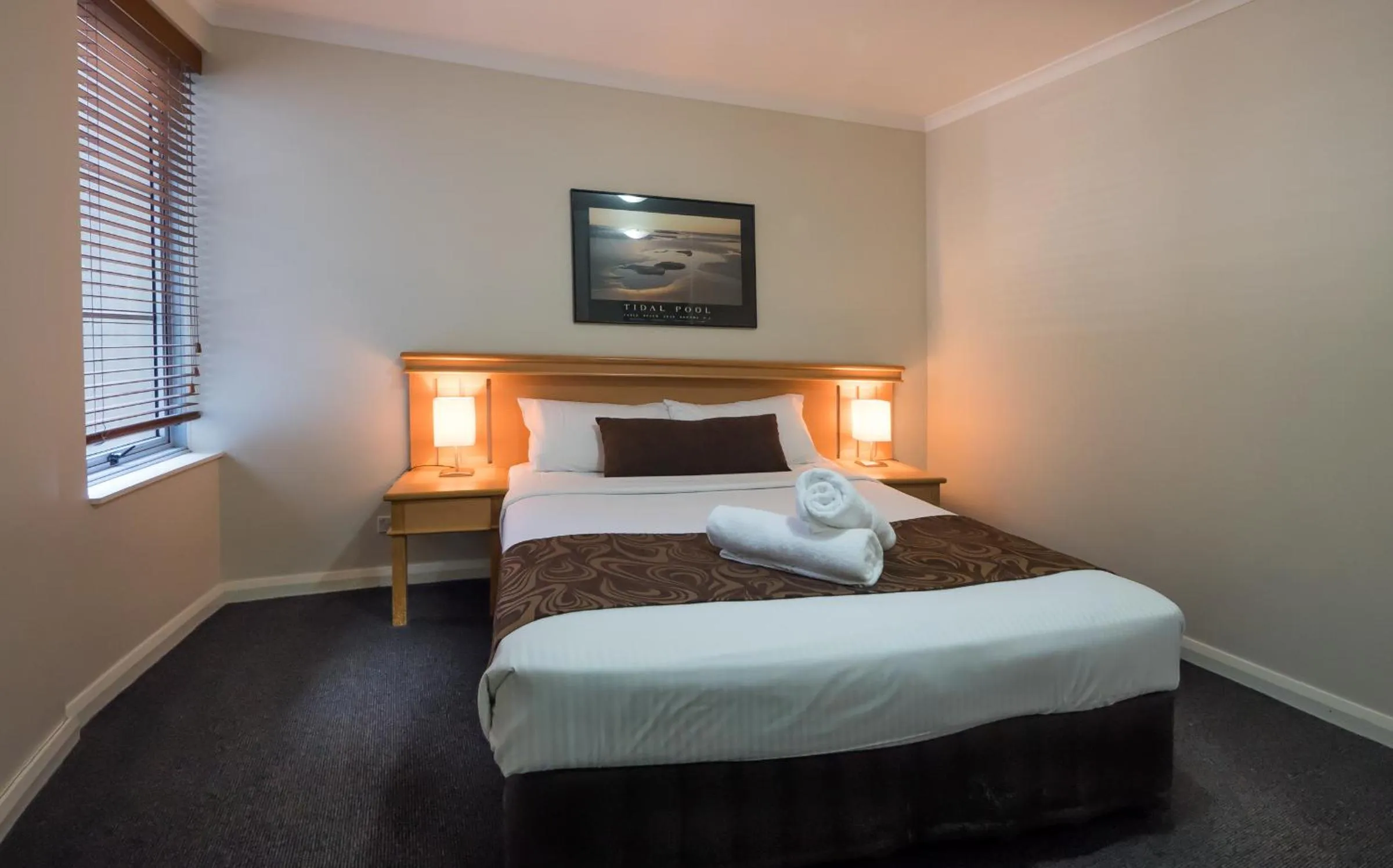 Photo of the whole room, Bed in Napoleon On Kent