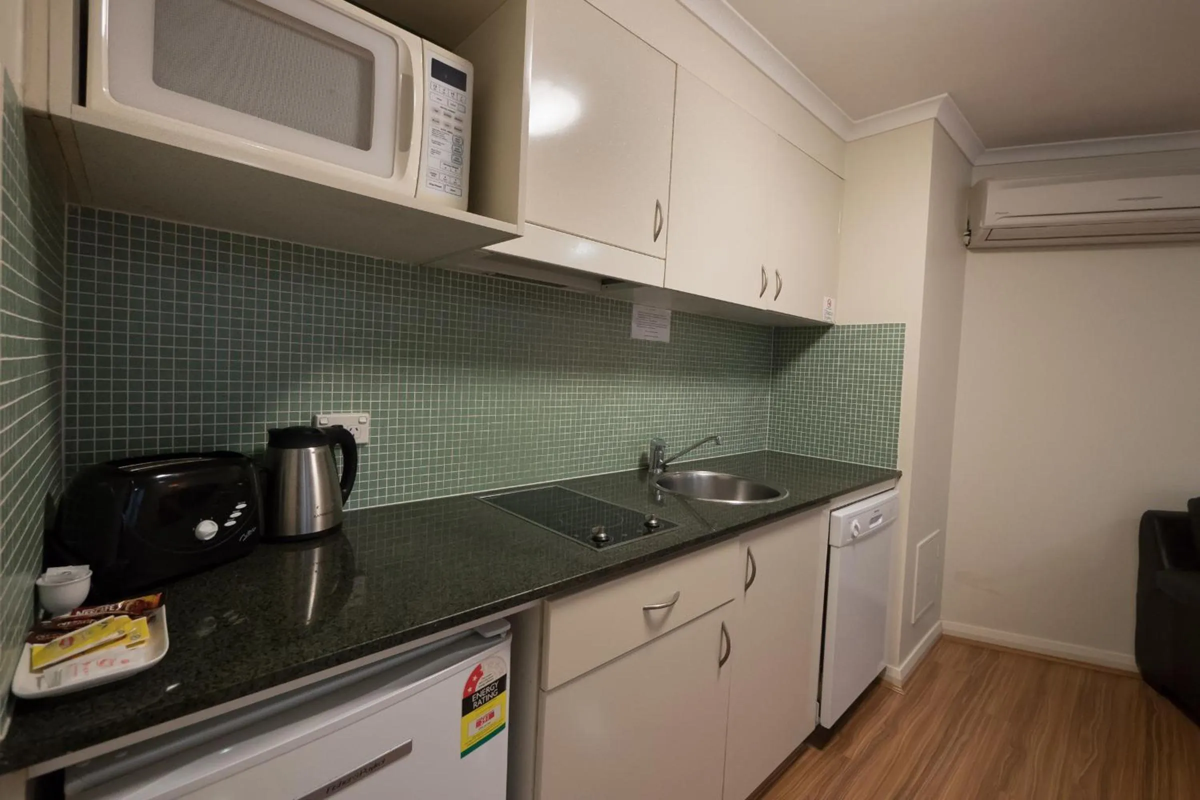 Kitchen or kitchenette in Napoleon On Kent