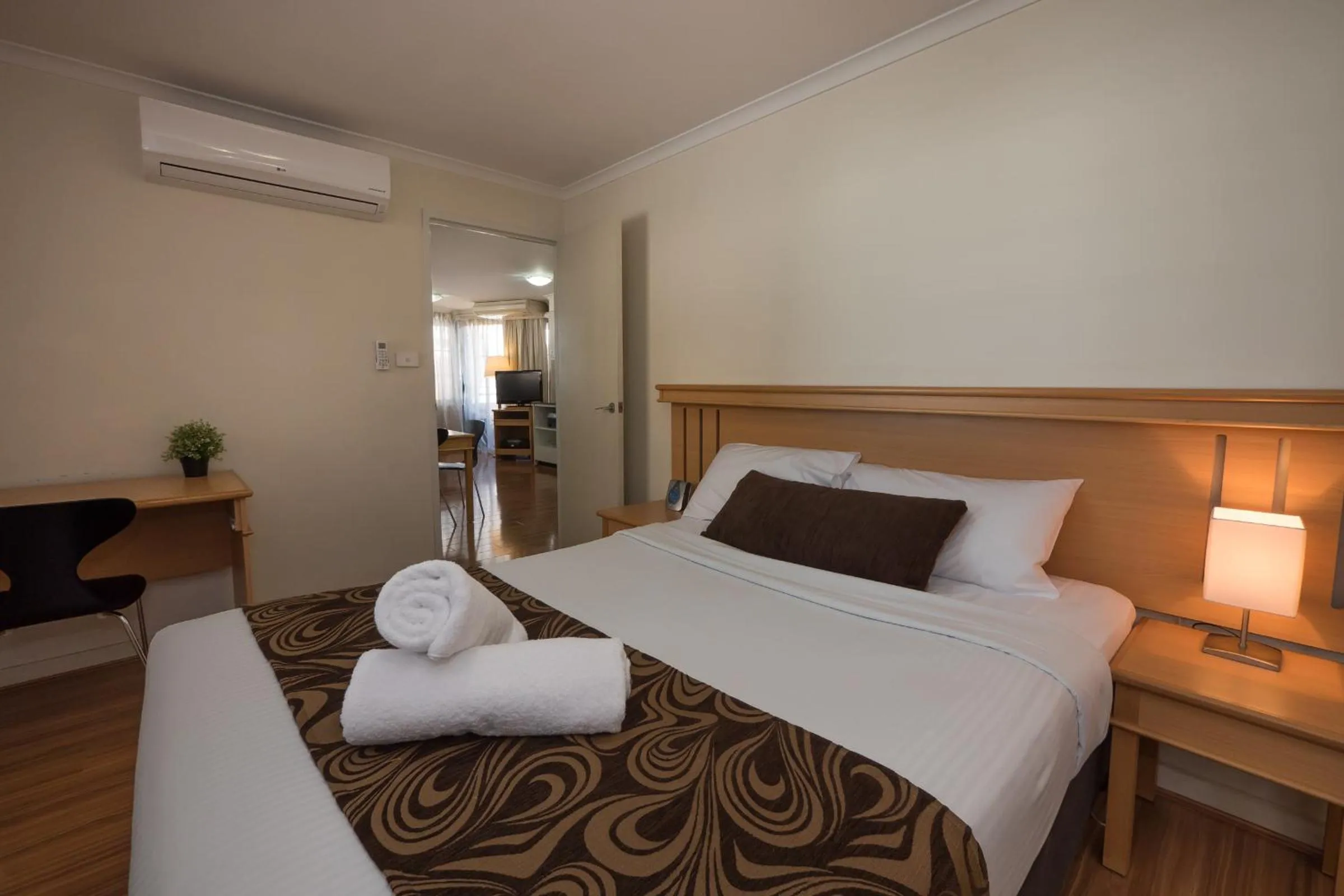 Bedroom, Bed in Napoleon On Kent