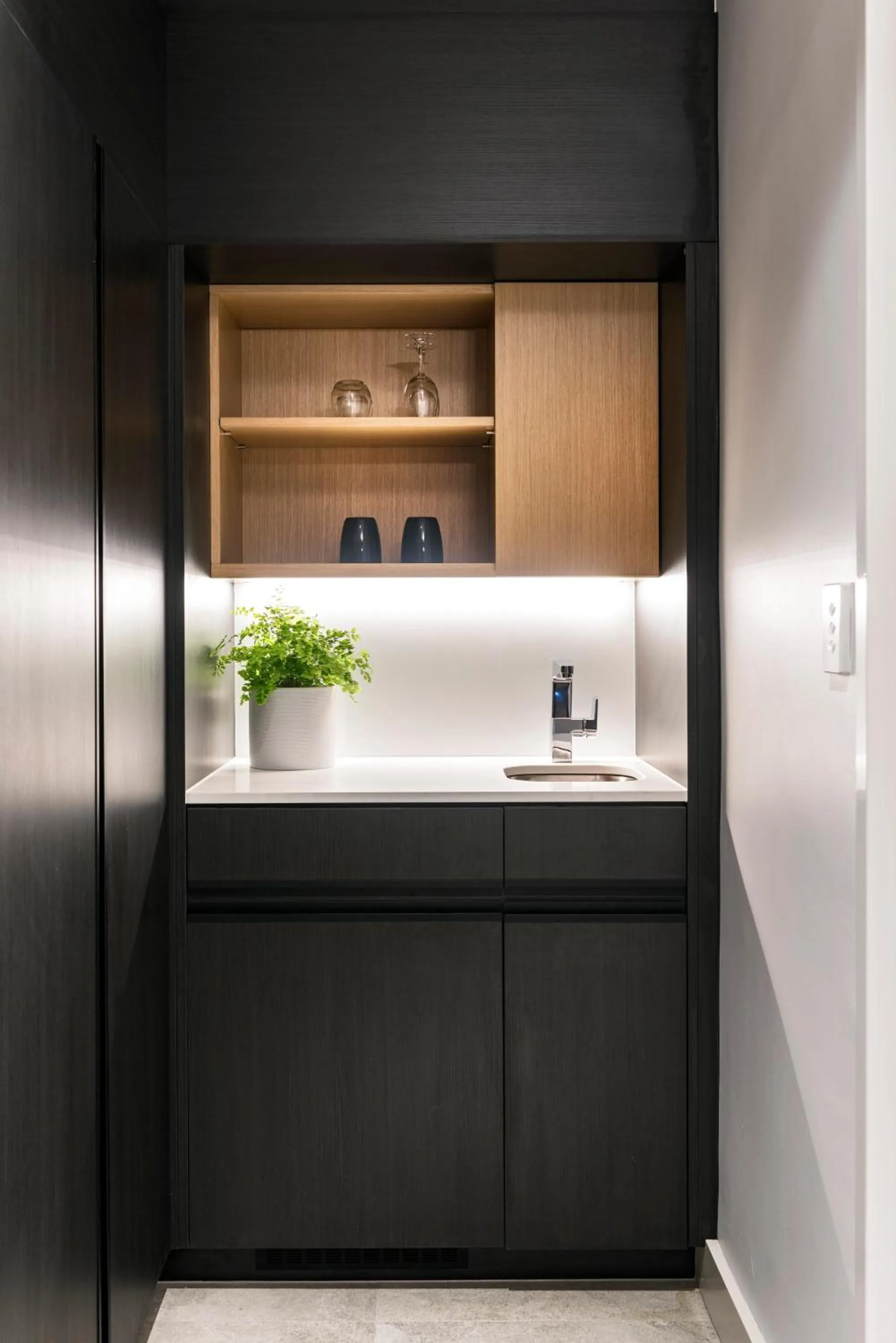 Coffee/tea facilities in Tradewinds Hotel and Suites Fremantle