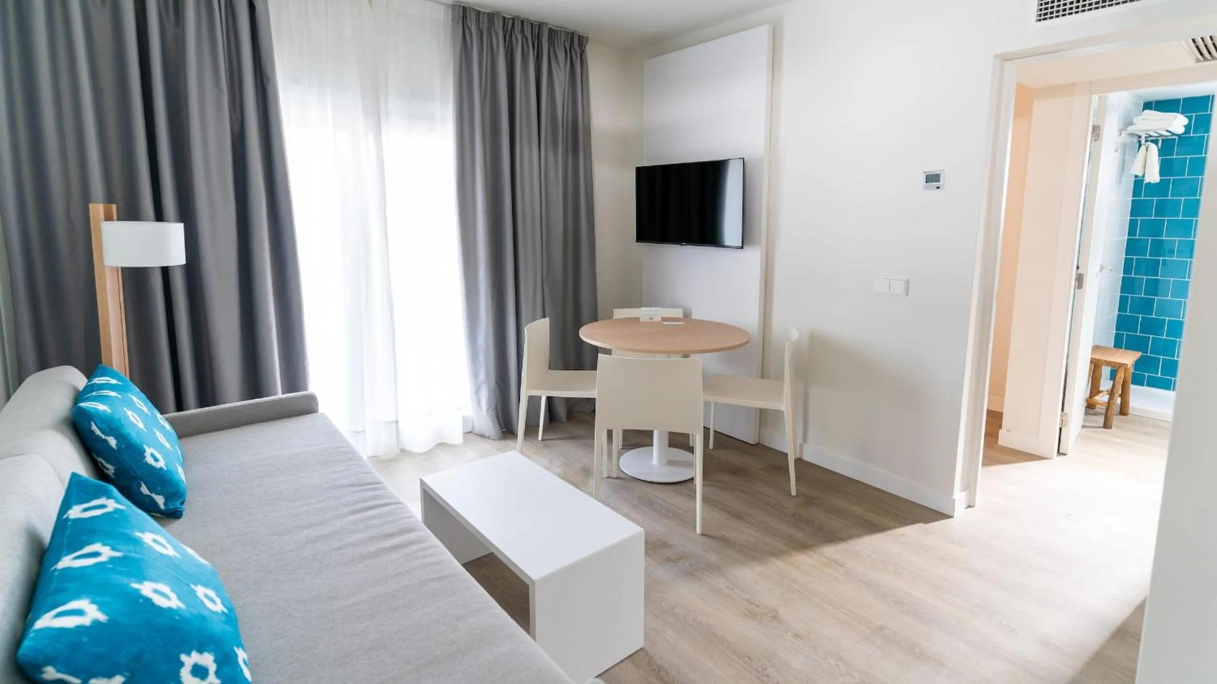 Photo of the whole room, Bed in BLUESEA Gran Playa