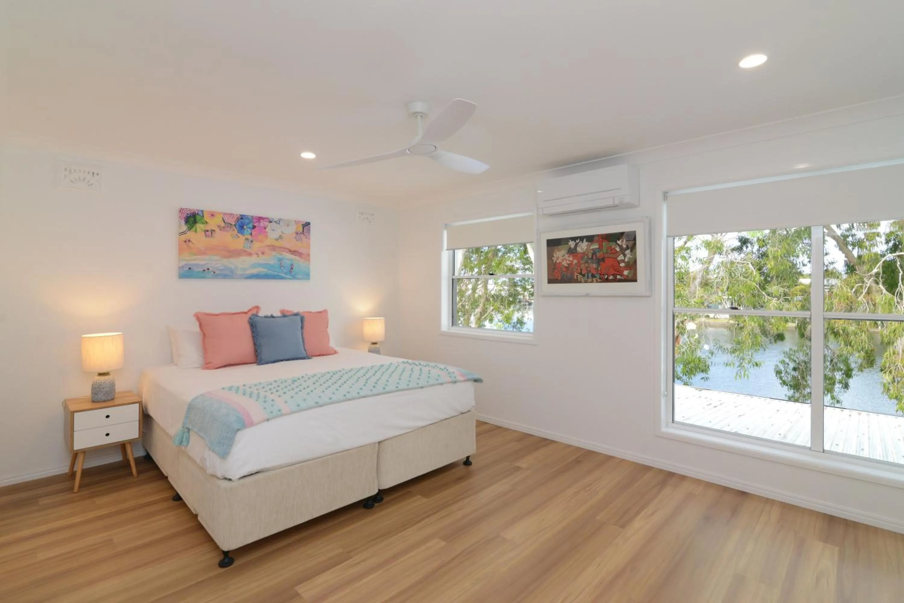 Bed in Noosa Entrance Waterfront Resort