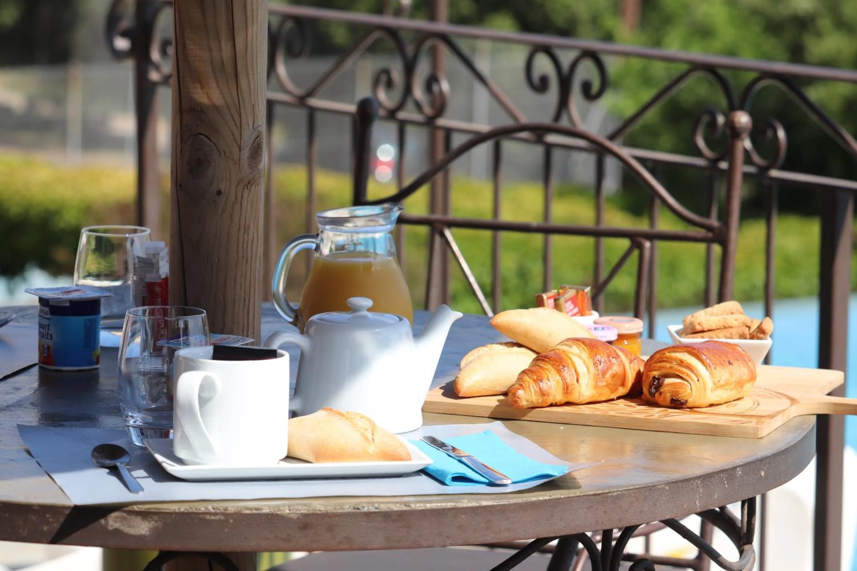 Continental breakfast in Résidence U Pirellu