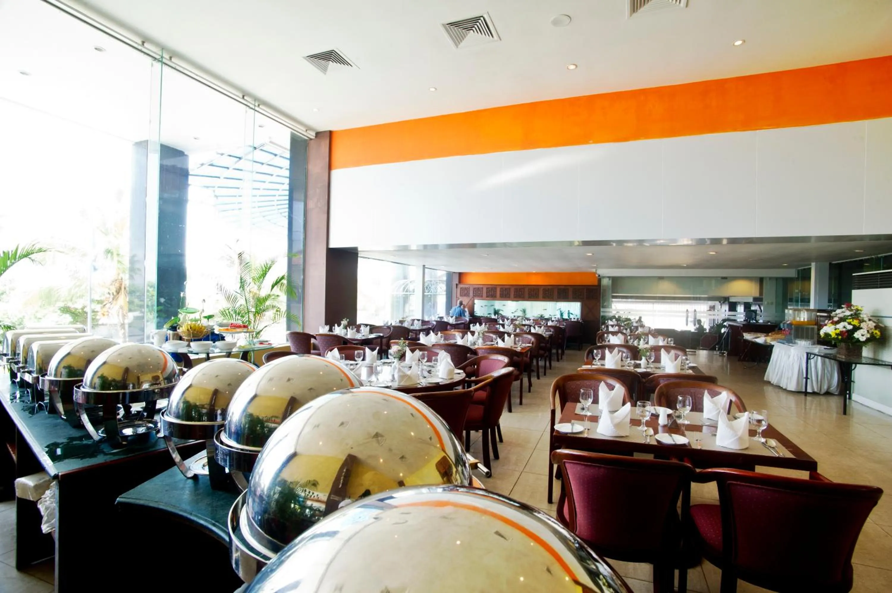 Restaurant/places to eat in Global Towers Hotel & Apartments