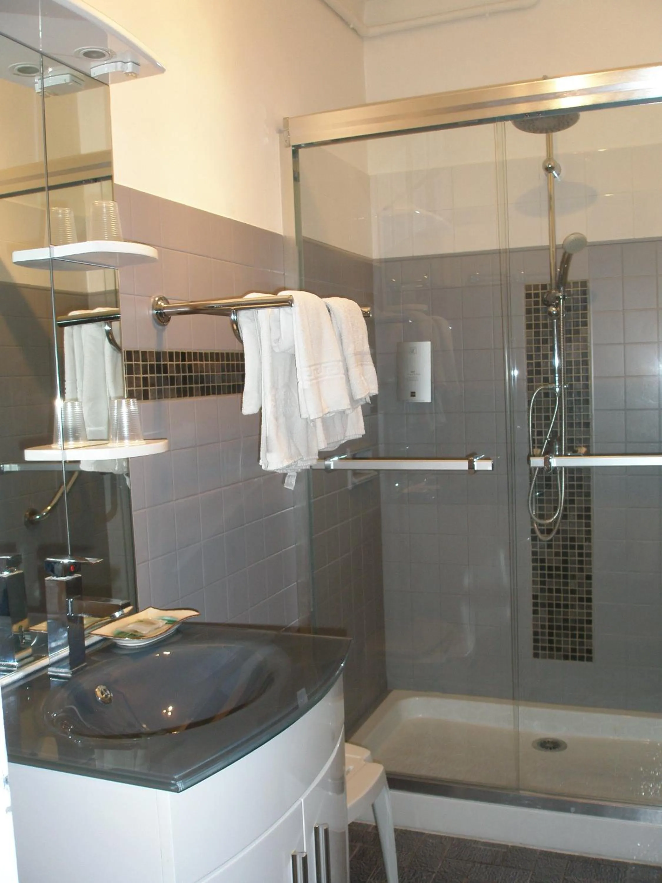 Decorative detail in Logis Hôtel Le Clement V