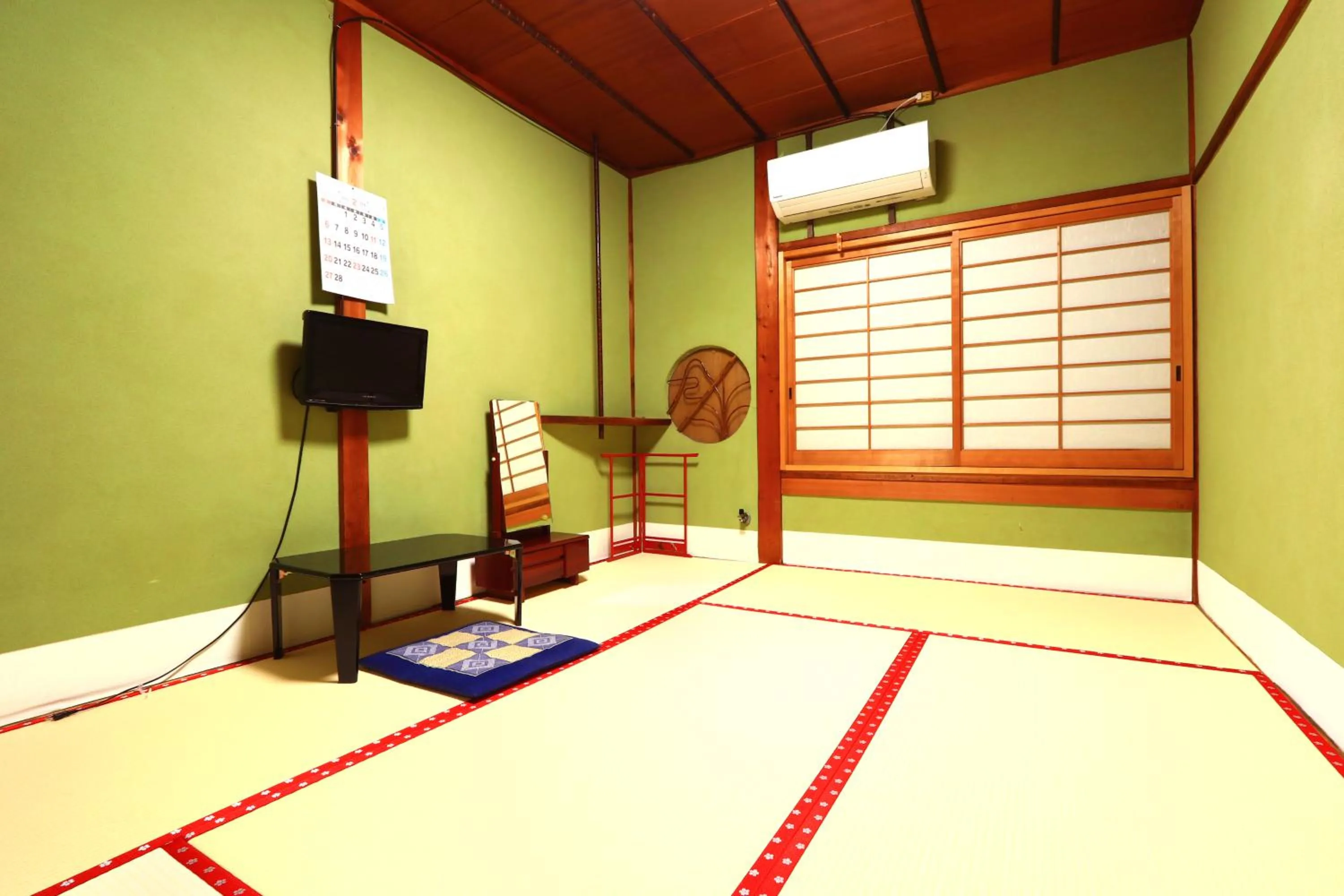 Photo of the whole room, Bed in Marumo Ryokan