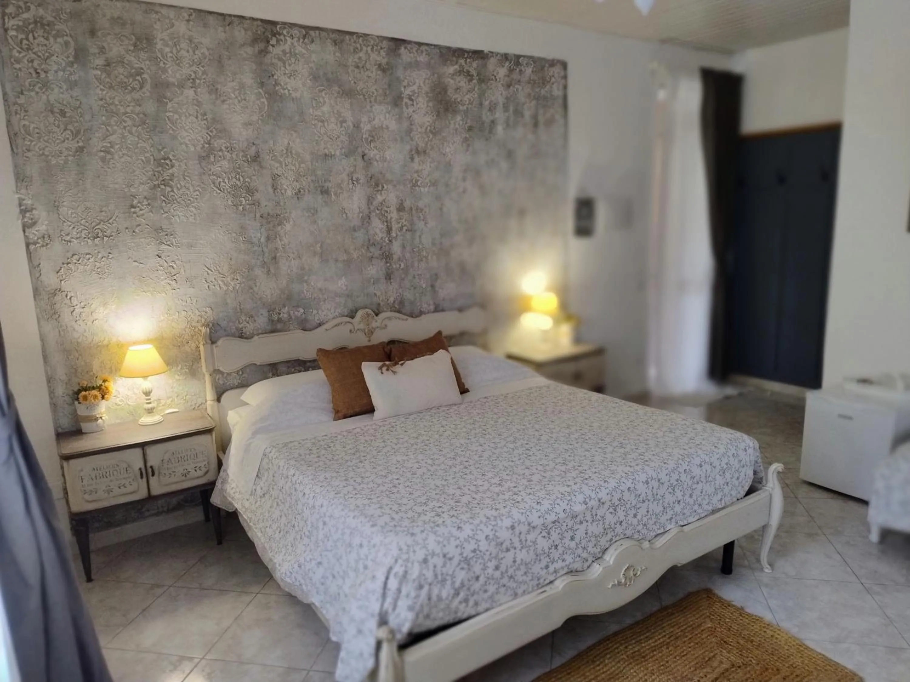 Bed in Grotta dei Puntali B&B