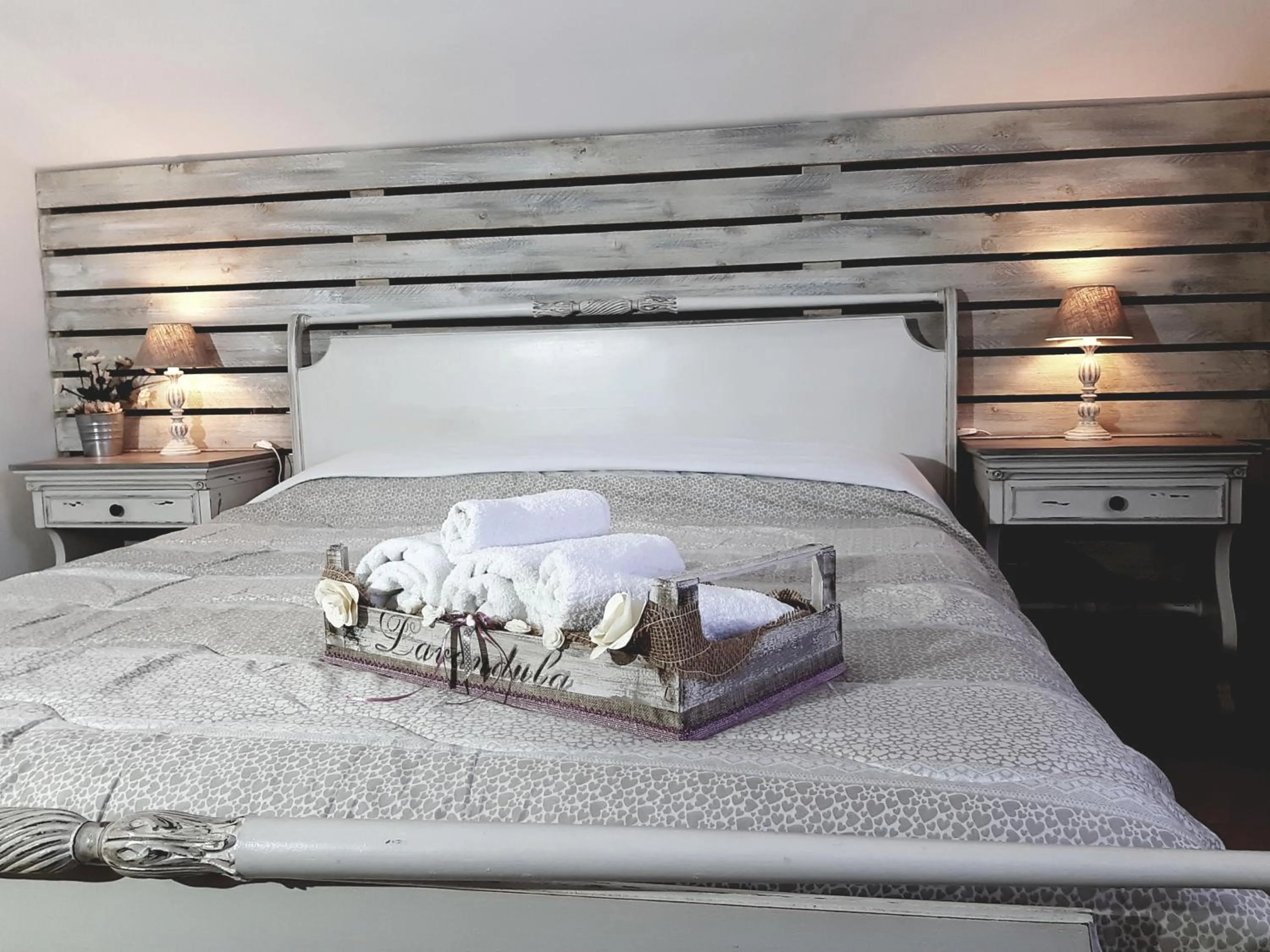 Bed in Grotta dei Puntali B&B