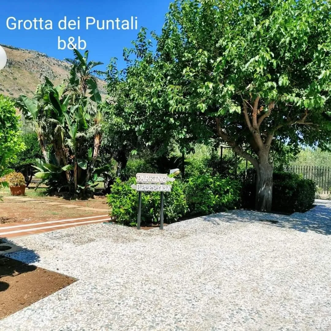 Parking in Grotta dei Puntali B&B