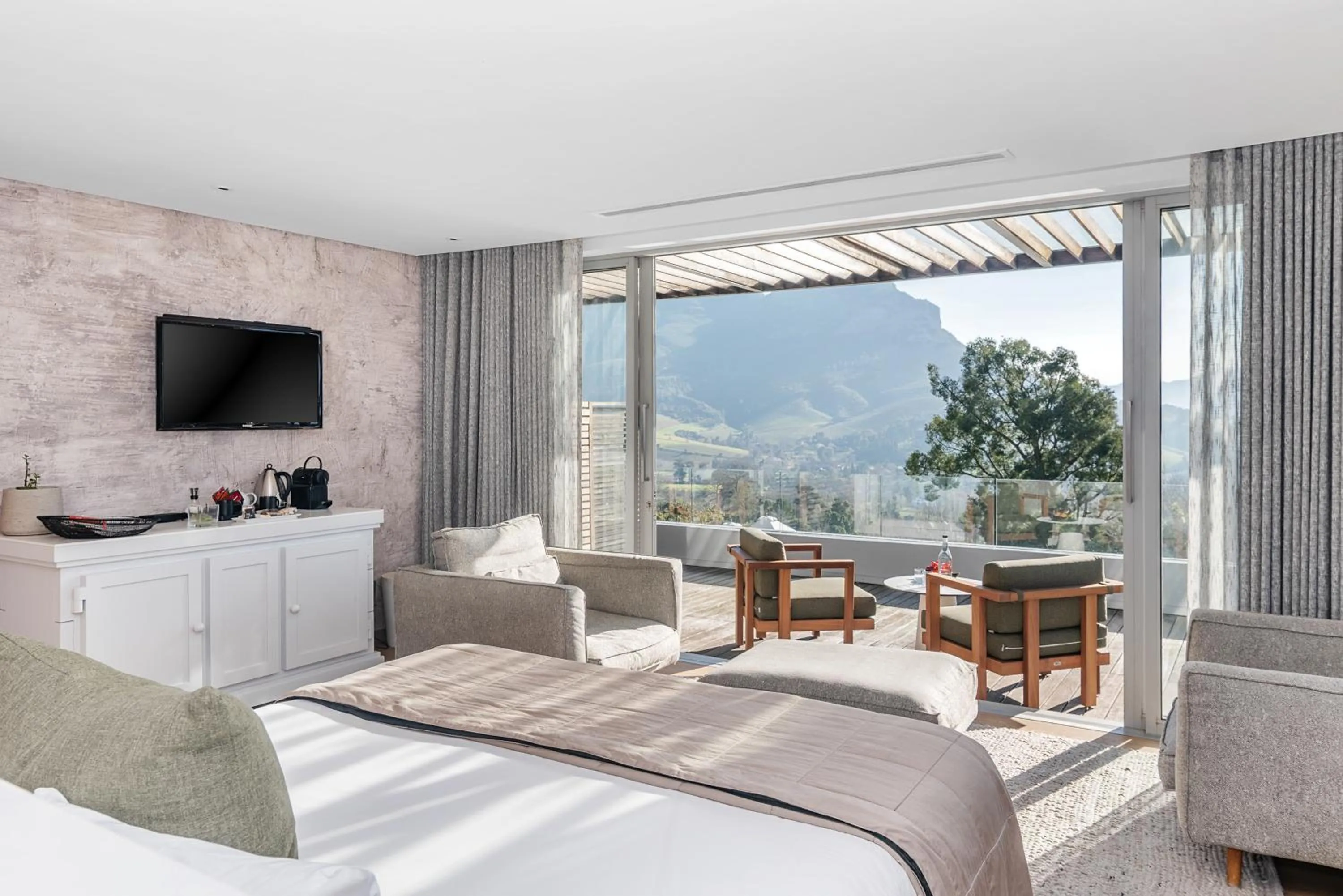 Bed in Clouds Estate