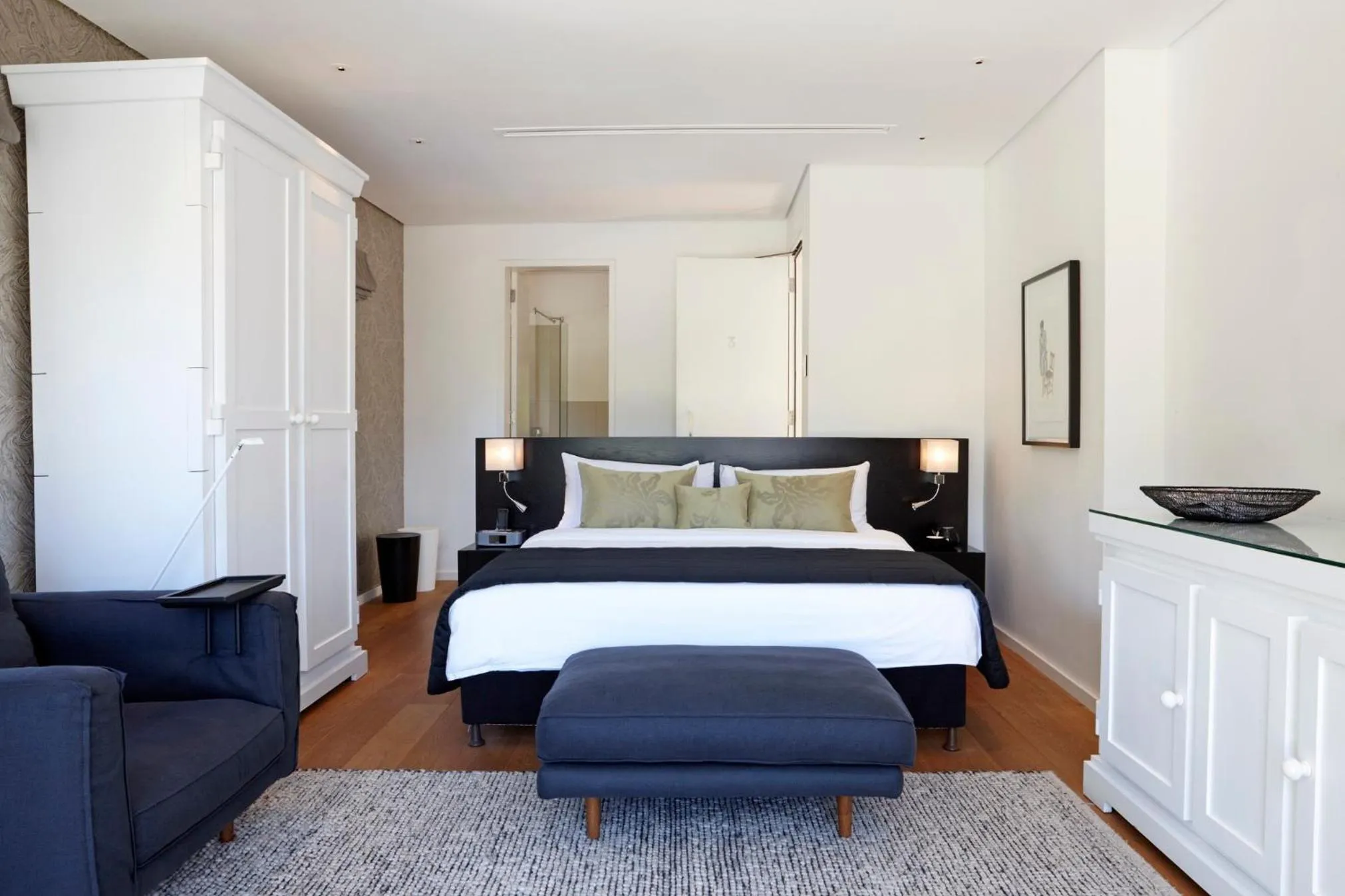 Photo of the whole room, Bed in Clouds Estate