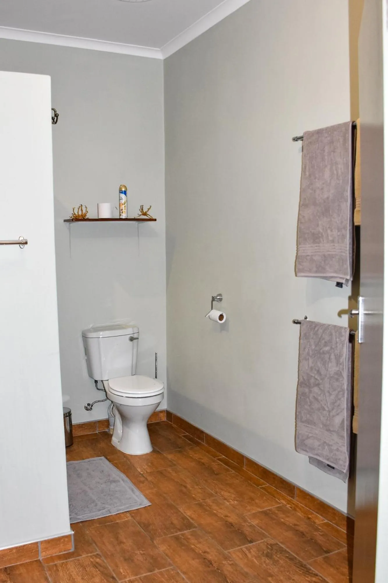 Shower in Kamaku Guesthouse cc