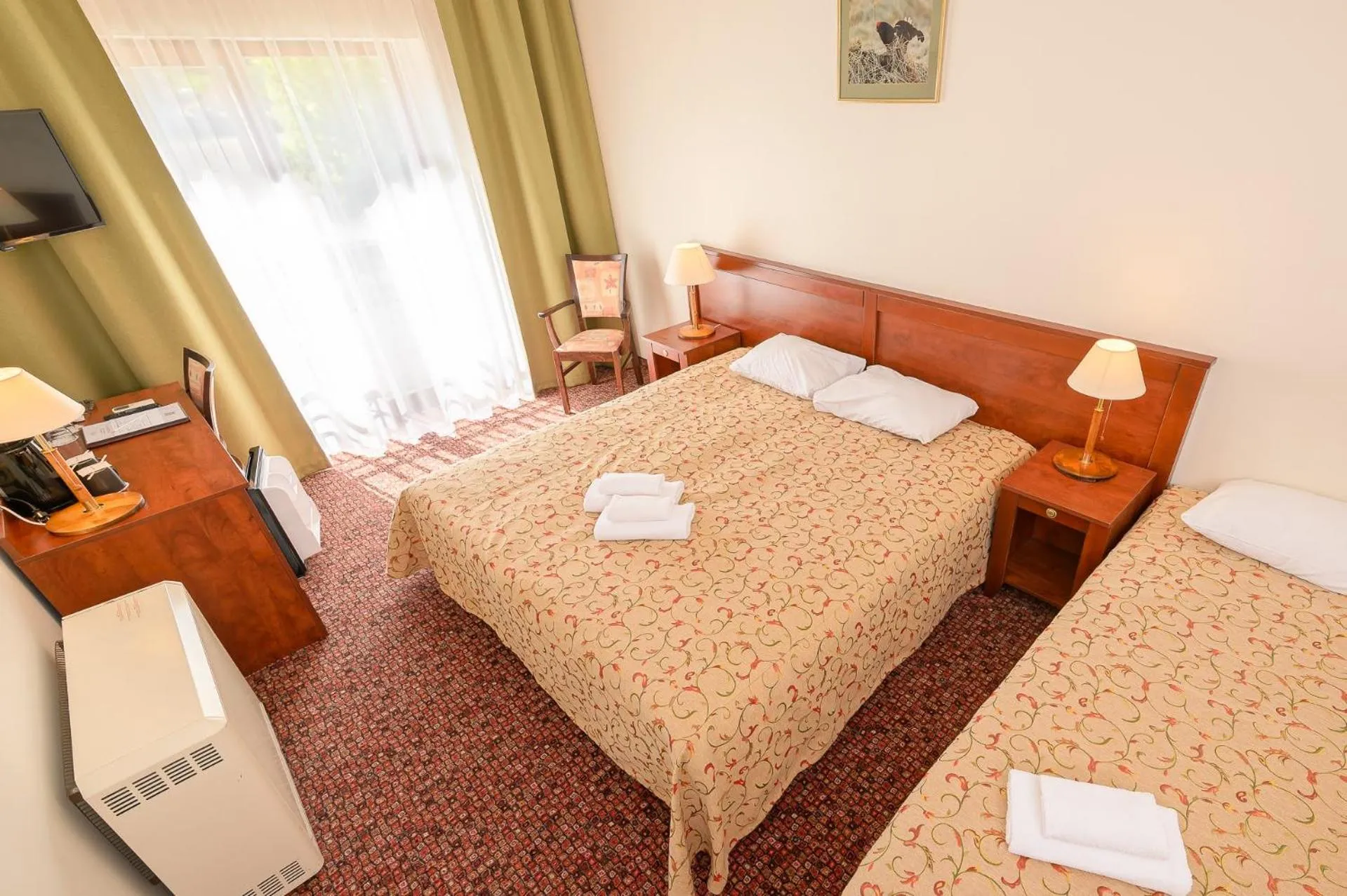 Photo of the whole room, Bed in Regina