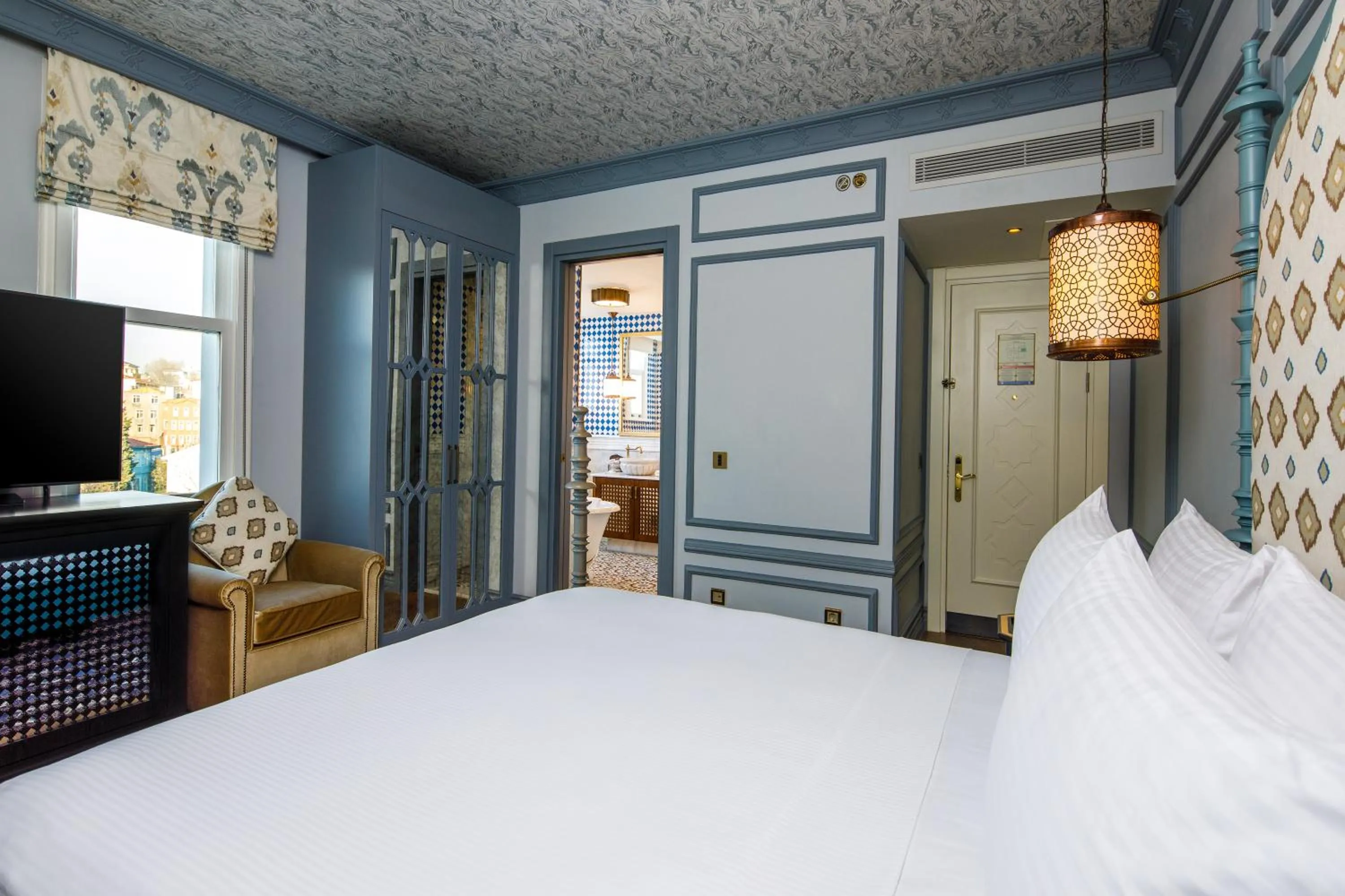 Bedroom, Bed in Hagia Sofia Mansions Istanbul, Curio Collection by Hilton