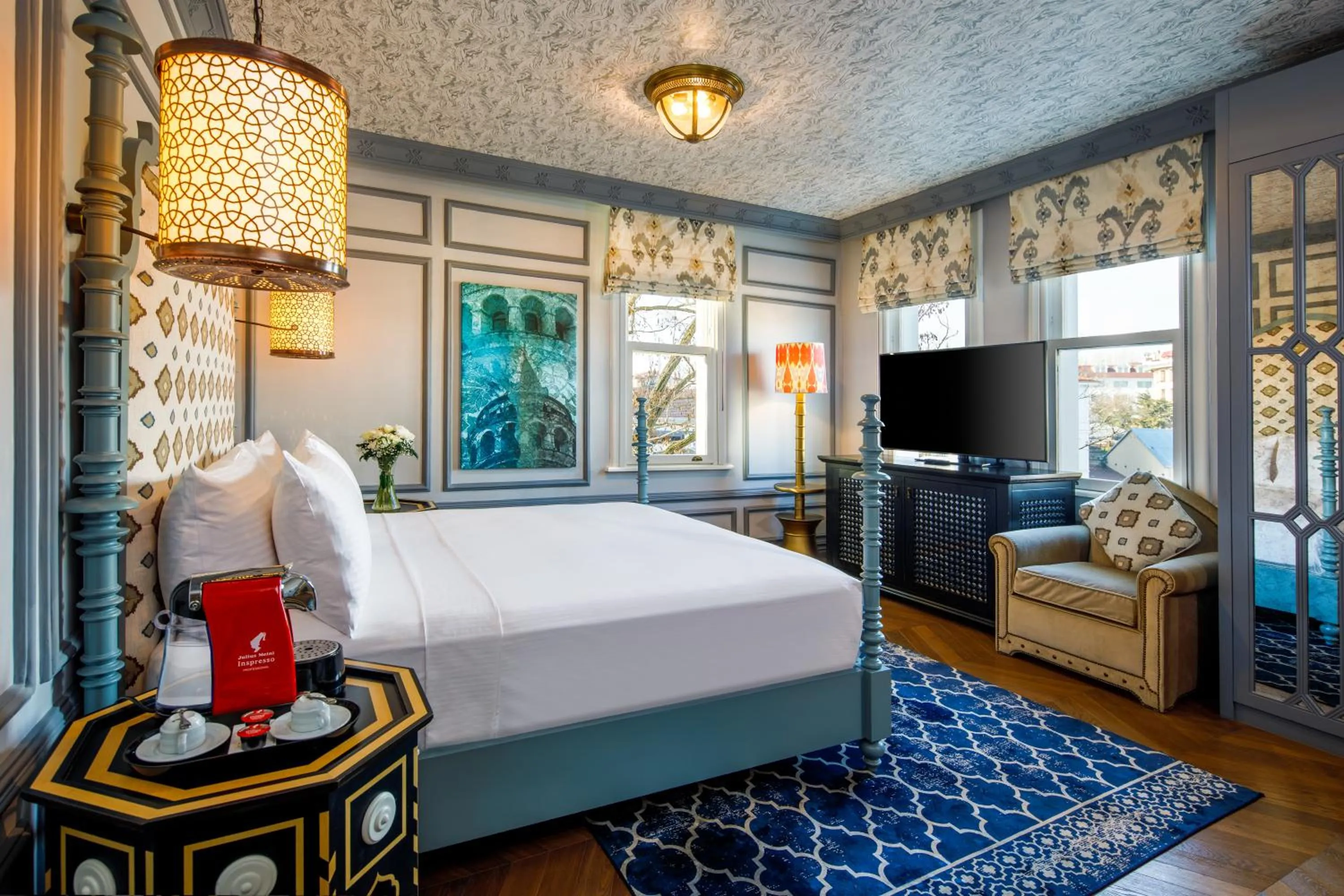 TV and multimedia, Bed in Hagia Sofia Mansions Istanbul, Curio Collection by Hilton